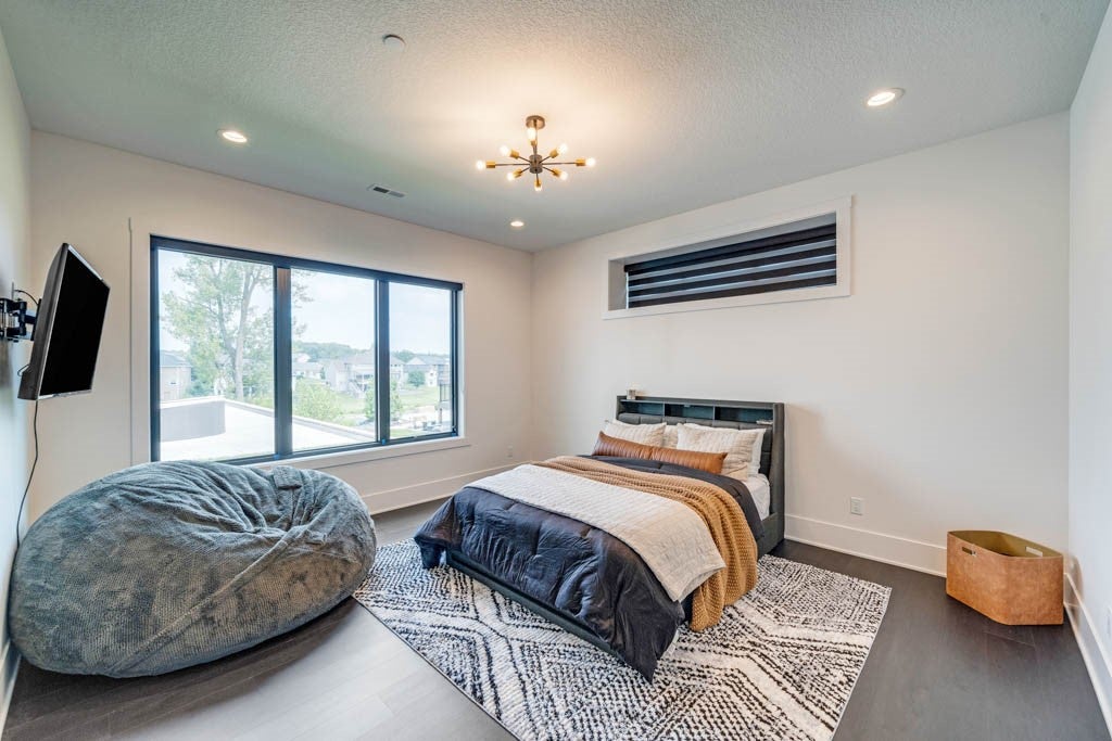 Clive, Iowa, 50325, United States, 5 Bedrooms Bedrooms, ,6 BathroomsBathrooms,Residential,Active,1909646