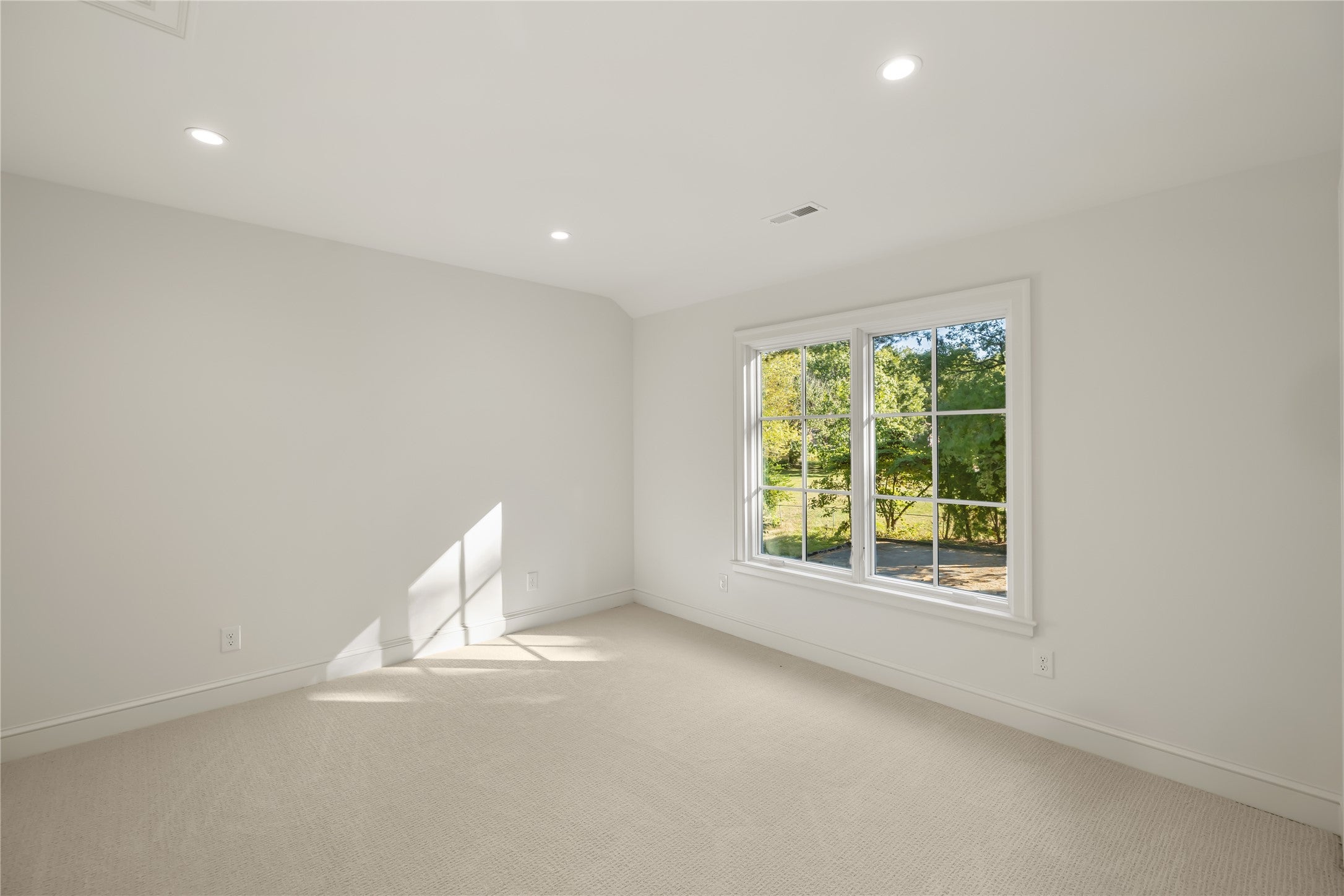 Des Moines, Iowa, 50312, United States, 5 Bedrooms Bedrooms, ,6 BathroomsBathrooms,Residential,Active,1963392