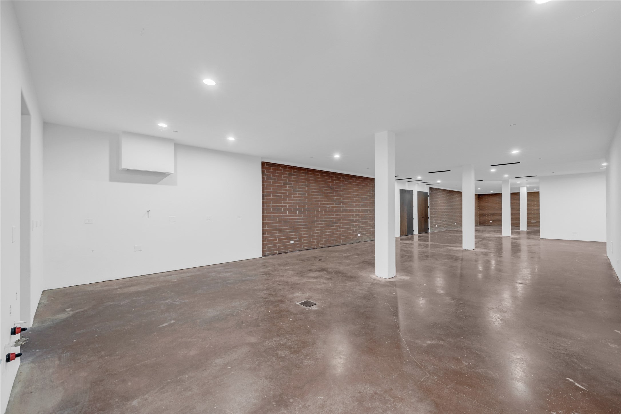 Johnston, Iowa, 50131, United States, 6 Bedrooms Bedrooms, ,8 BathroomsBathrooms,Residential,Active,1945305