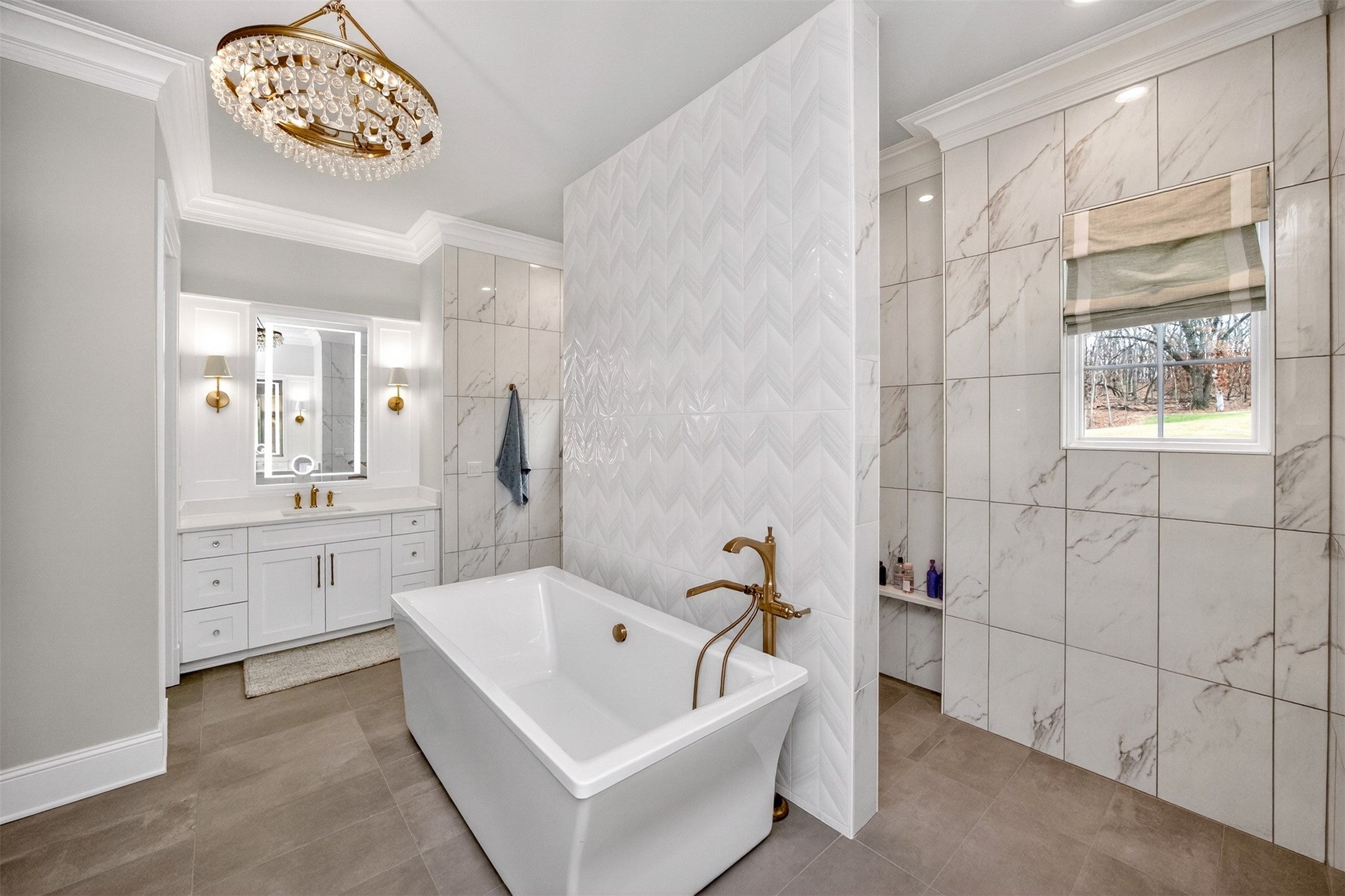 Ankeny, Iowa, 50023, United States, 5 Bedrooms Bedrooms, ,5 BathroomsBathrooms,Residential,Active,2011207