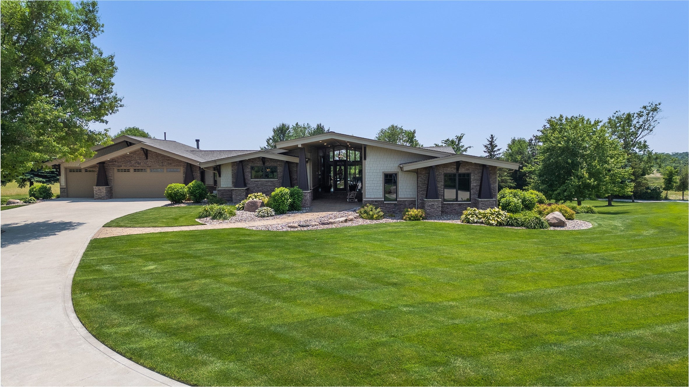 Madrid, Iowa, 50156, United States, 5 Bedrooms Bedrooms, ,6 BathroomsBathrooms,Residential,Active,1904744