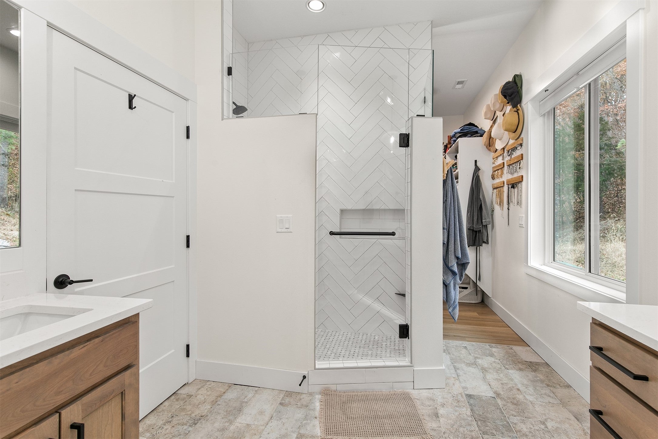 Adel, Iowa, 50003, United States, 3 Bedrooms Bedrooms, ,2 BathroomsBathrooms,Residential,Active,2009856