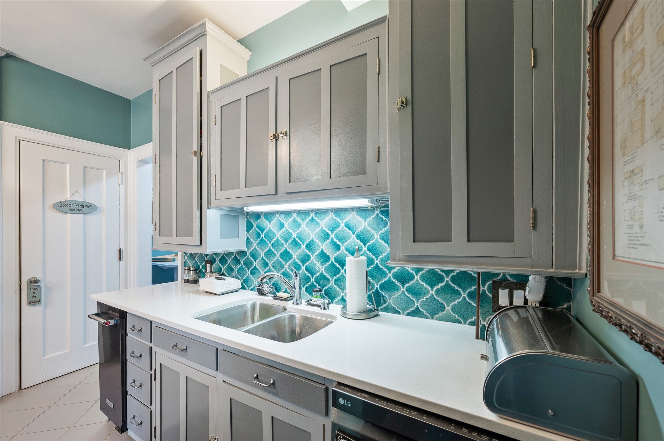 Des Moines, Iowa, 50312, United States, 7 Bedrooms Bedrooms, ,9 BathroomsBathrooms,Residential,Active,2014607