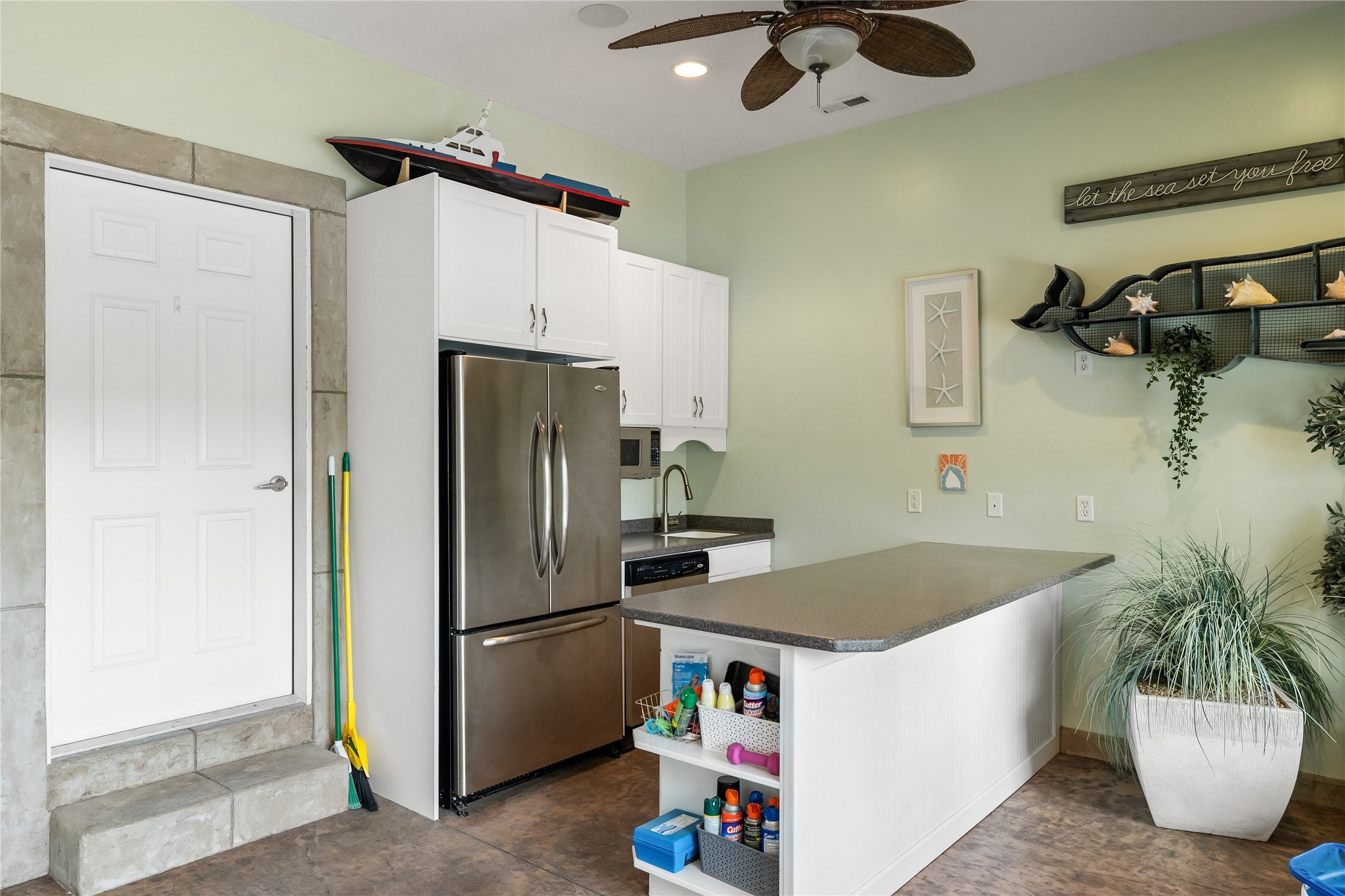 Ankeny, Iowa, 50021, United States, 5 Bedrooms Bedrooms, ,6 BathroomsBathrooms,Residential,Active,1839440