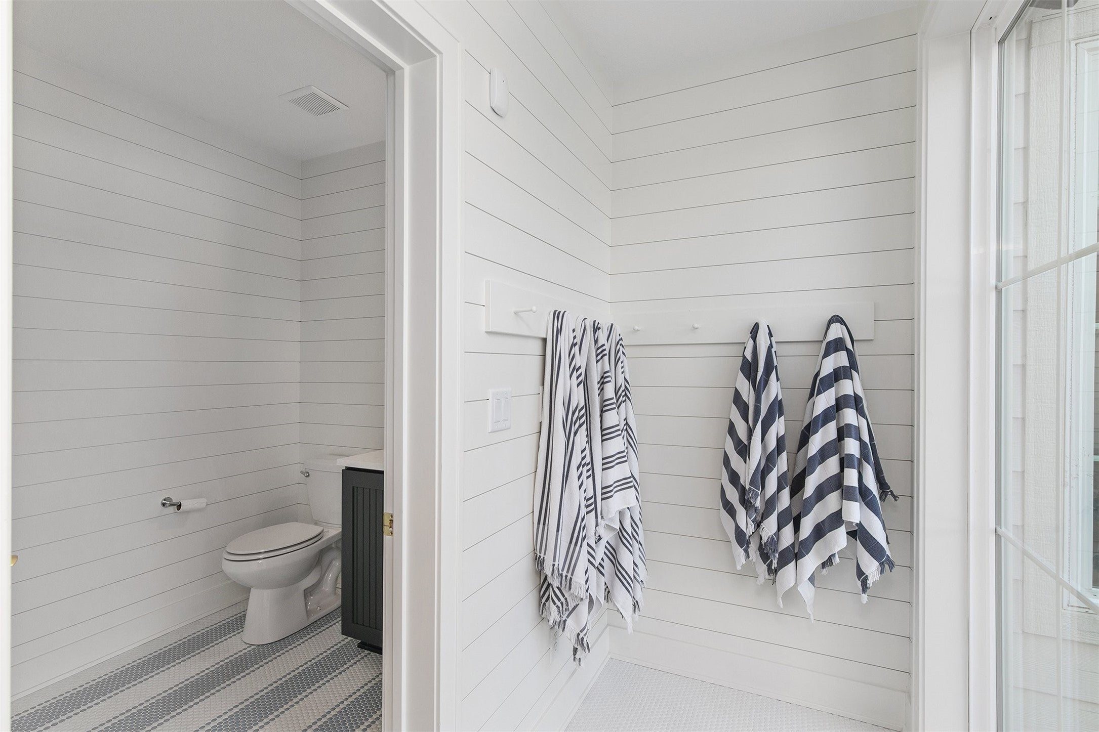 Clive, Iowa, 50325, United States, 6 Bedrooms Bedrooms, ,6 BathroomsBathrooms,Residential,Active,2007070