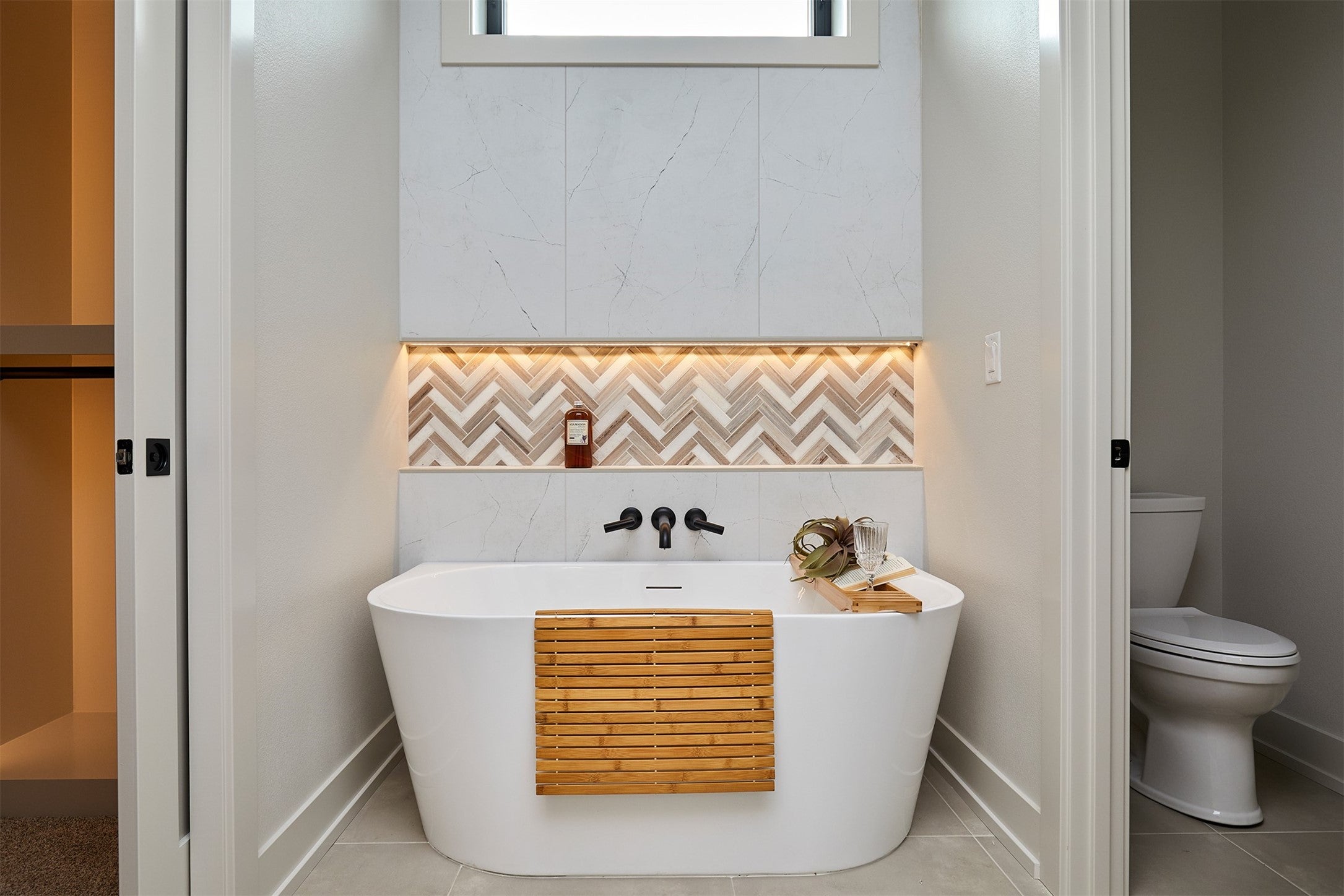 Johnston, Iowa, 50131, United States, 6 Bedrooms Bedrooms, ,3 BathroomsBathrooms,Residential,Active,1943777