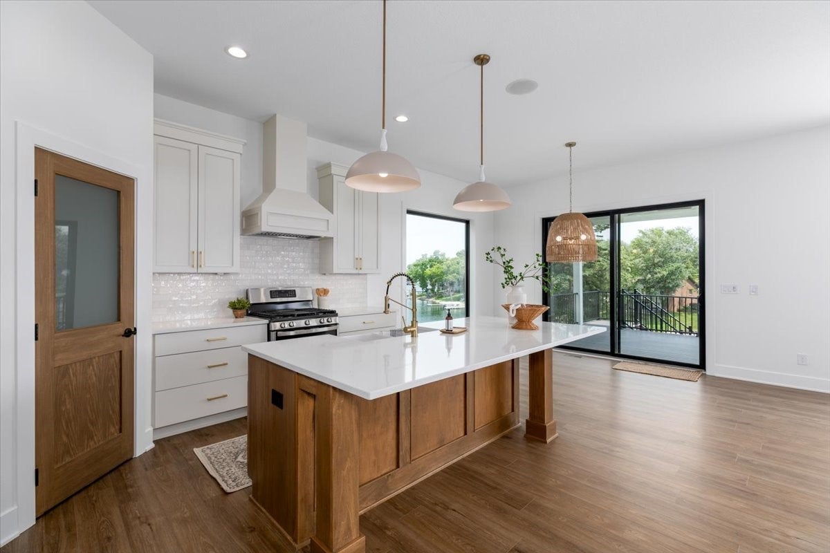 Ellston, Iowa, 50074, United States, 5 Bedrooms Bedrooms, ,3 BathroomsBathrooms,Residential,Active,1742141