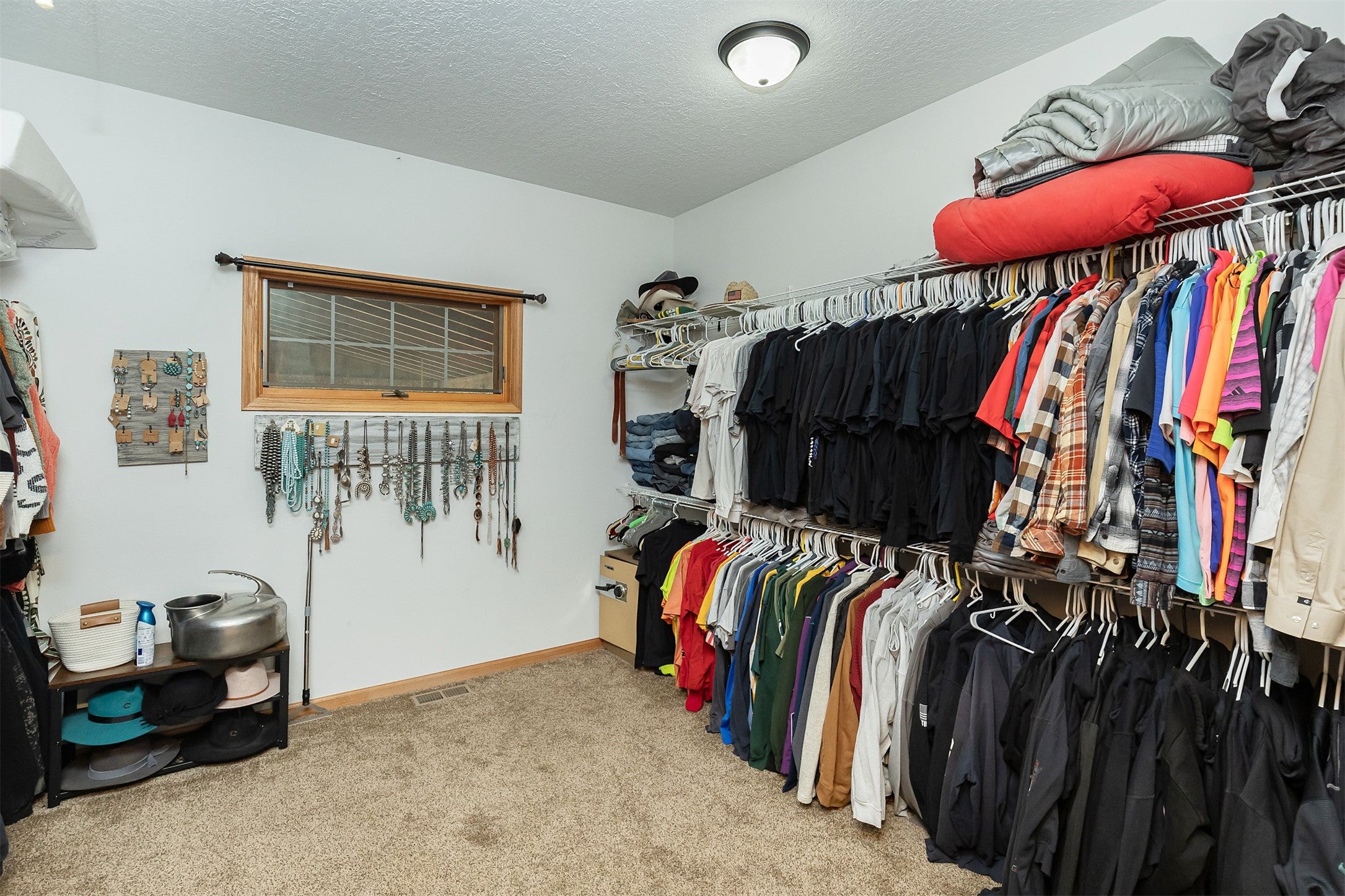 Johnston, Iowa, 50131, United States, 4 Bedrooms Bedrooms, ,3 BathroomsBathrooms,Residential,Active,1993960