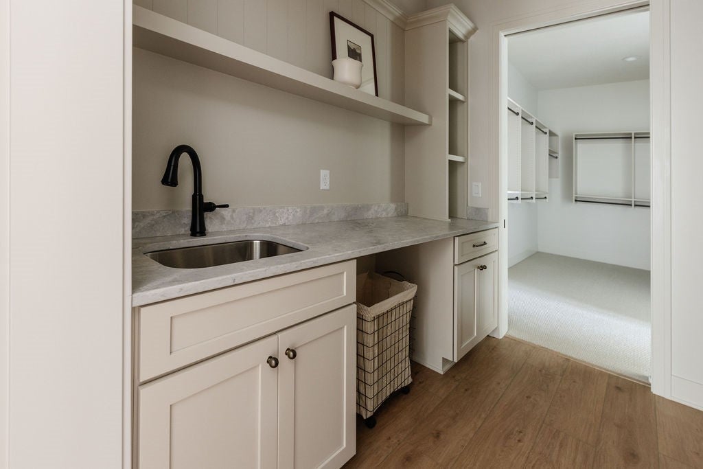 Clive, Iowa, 50325, United States, ,4 BathroomsBathrooms,Residential,Active,1769870