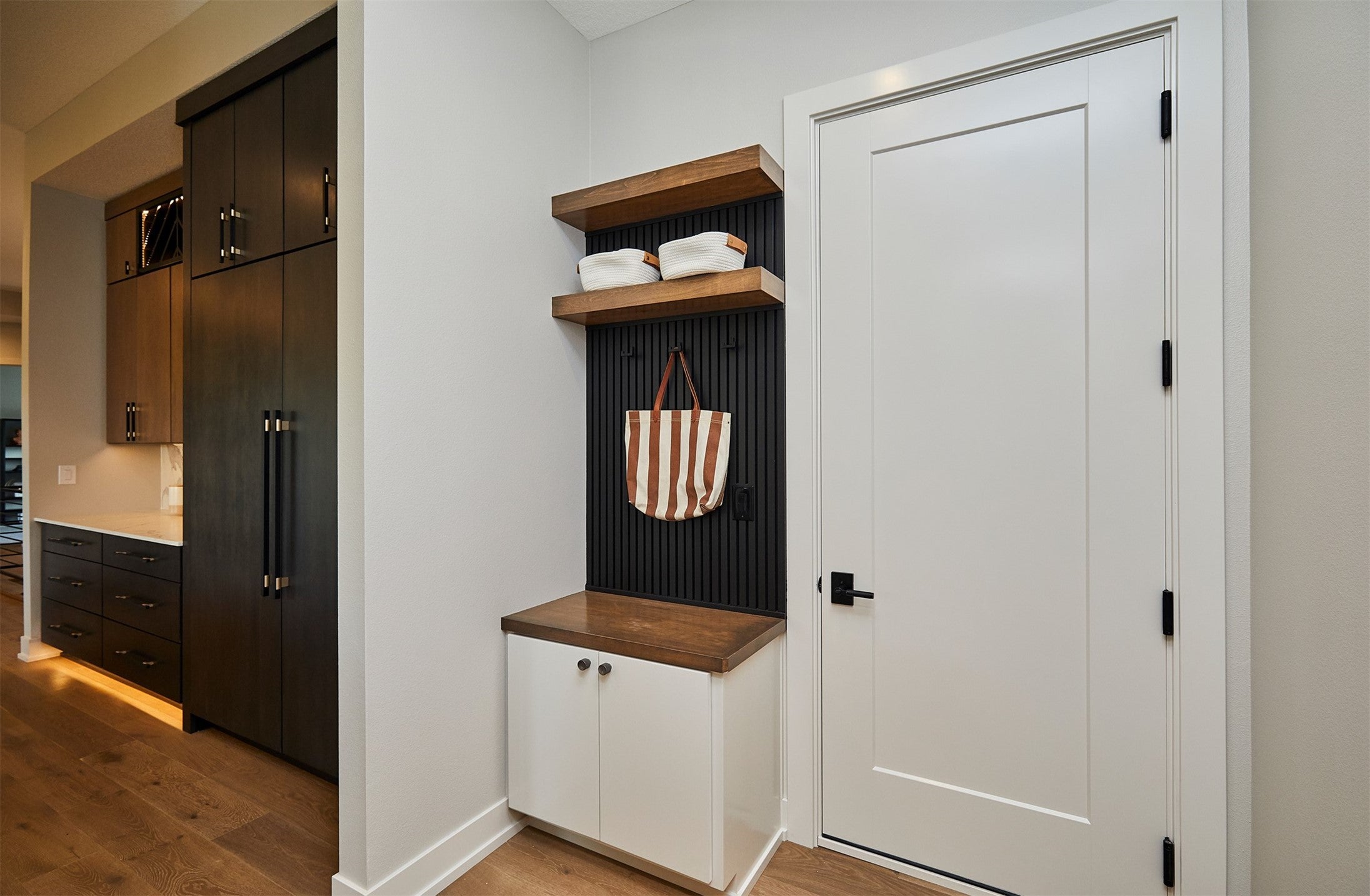 Johnston, Iowa, 50131, United States, 6 Bedrooms Bedrooms, ,3 BathroomsBathrooms,Residential,Active,1943777