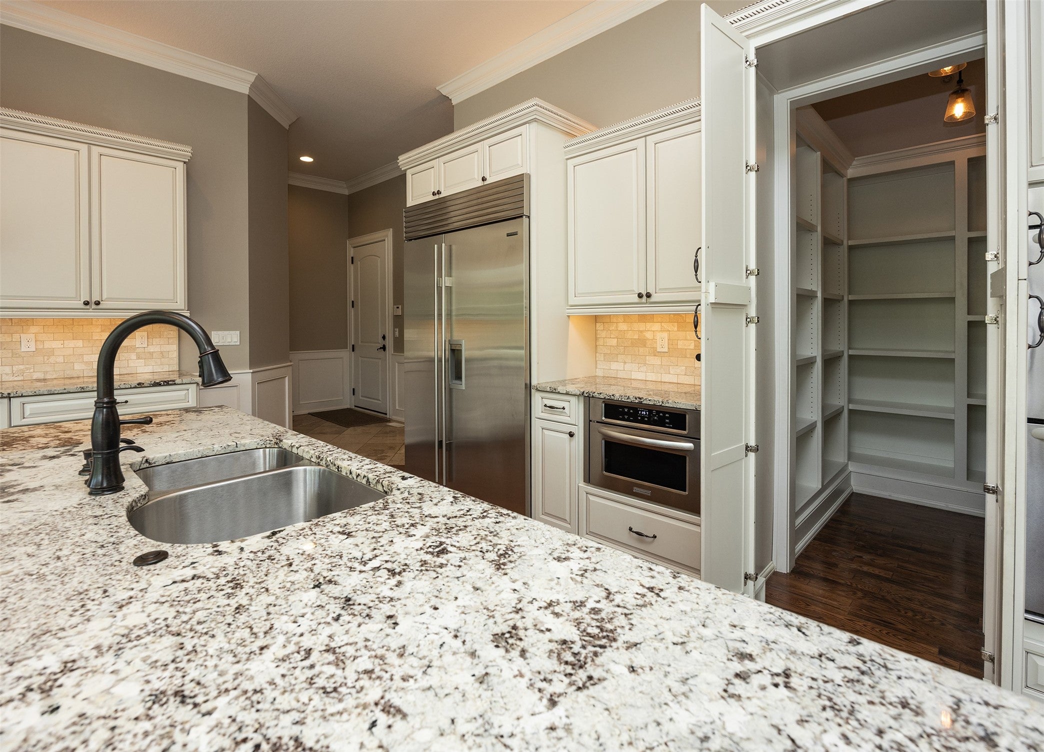 Urbandale, Iowa, 50323, United States, 5 Bedrooms Bedrooms, ,6 BathroomsBathrooms,Residential,Active,1876873