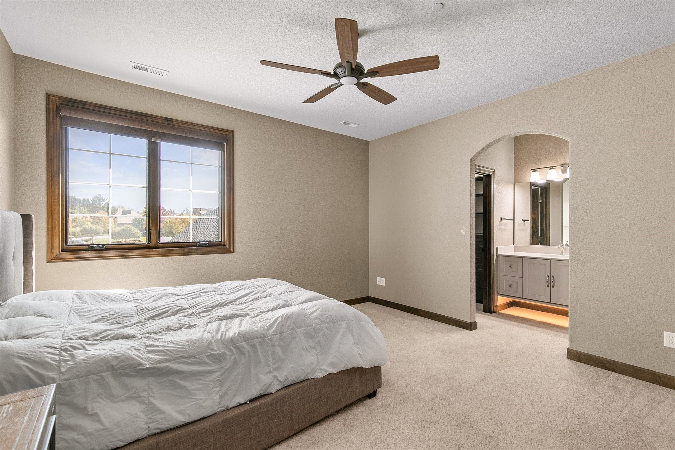 West Des Moines, Iowa, 50266, United States, 6 Bedrooms Bedrooms, ,5 BathroomsBathrooms,Residential,Active,1971022