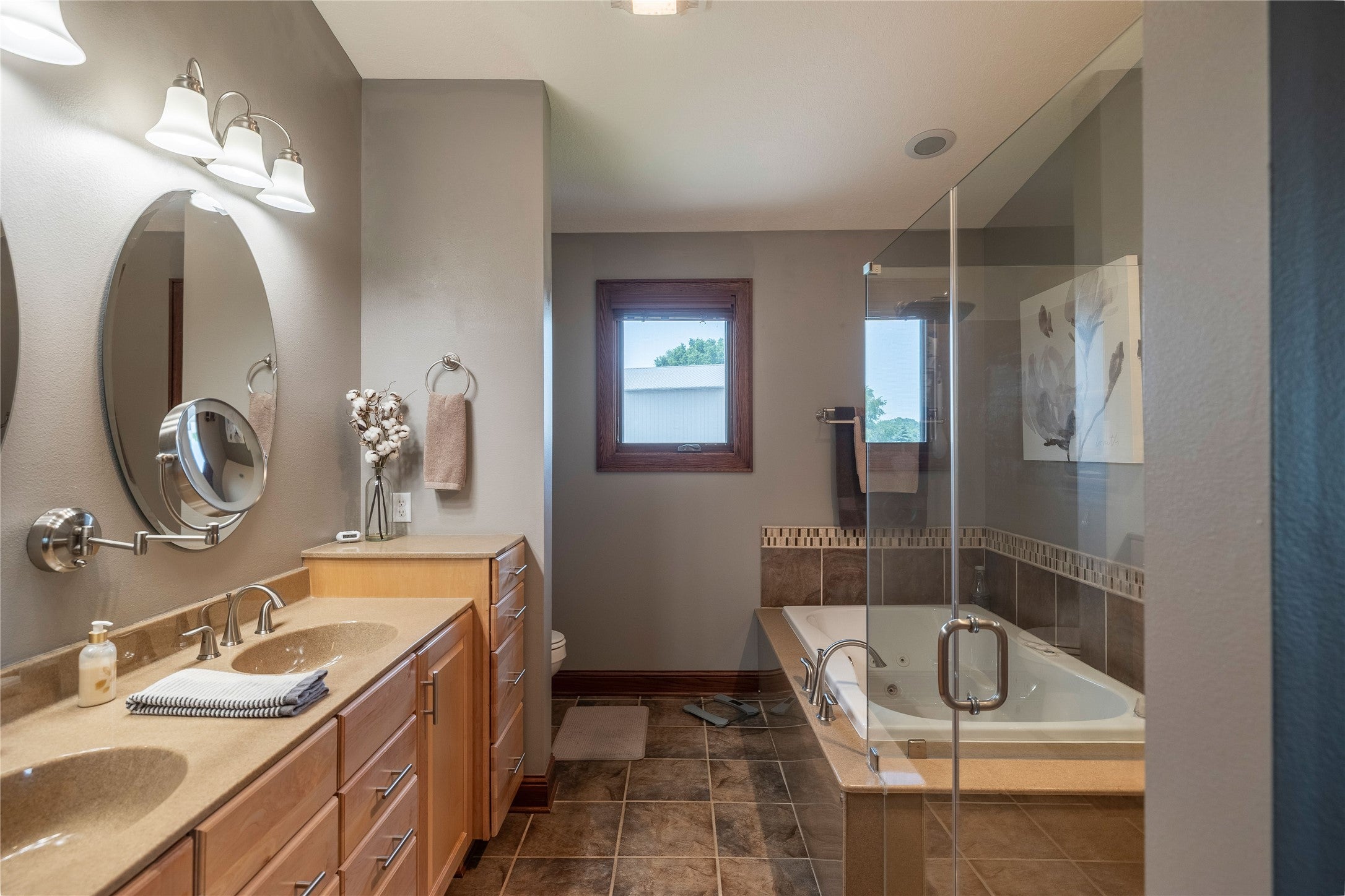 Madrid, Iowa, 50156, United States, 5 Bedrooms Bedrooms, ,6 BathroomsBathrooms,Residential,Active,1904744