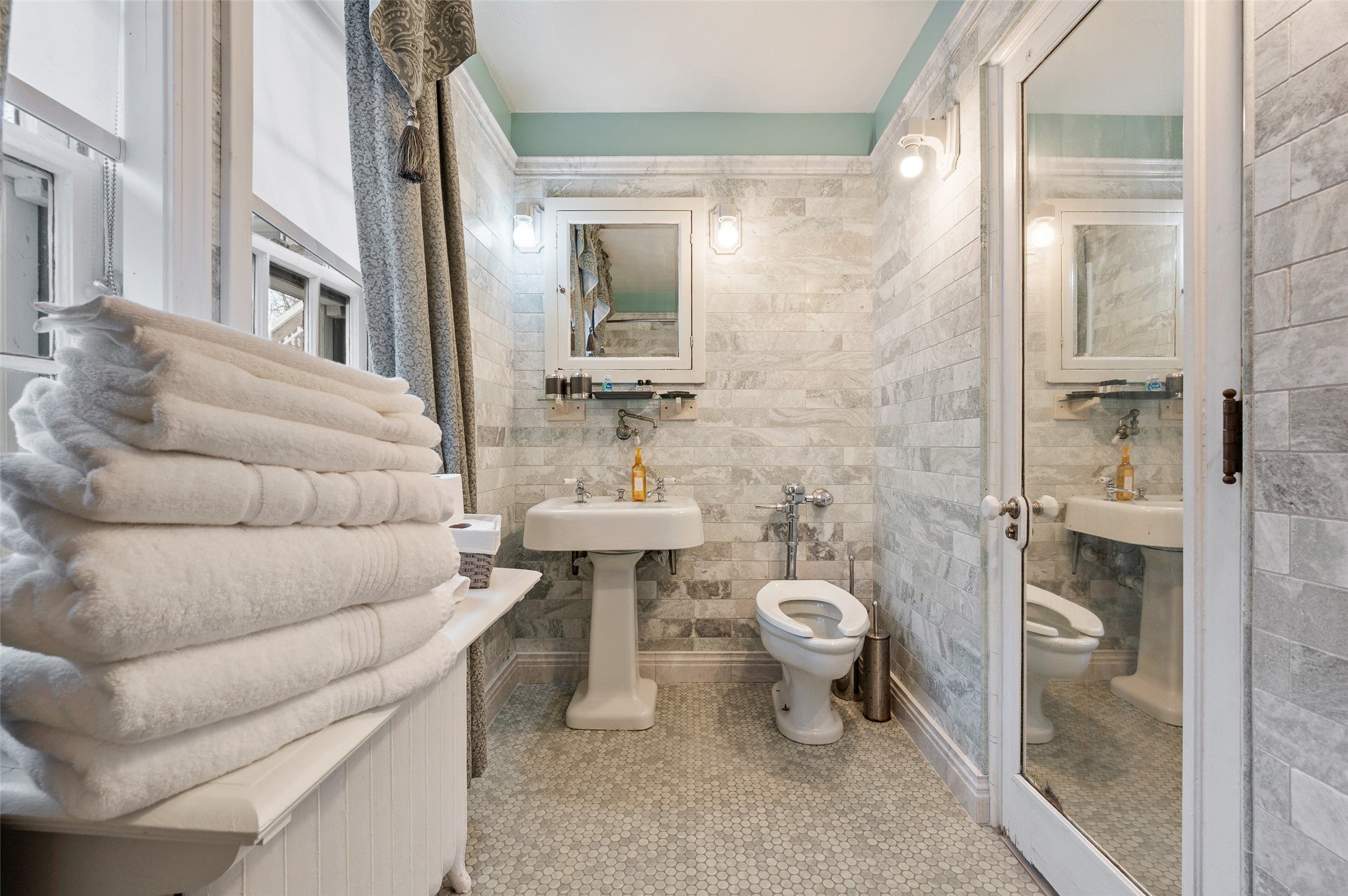 Des Moines, Iowa, 50312, United States, 7 Bedrooms Bedrooms, ,9 BathroomsBathrooms,Residential,Active,2014607