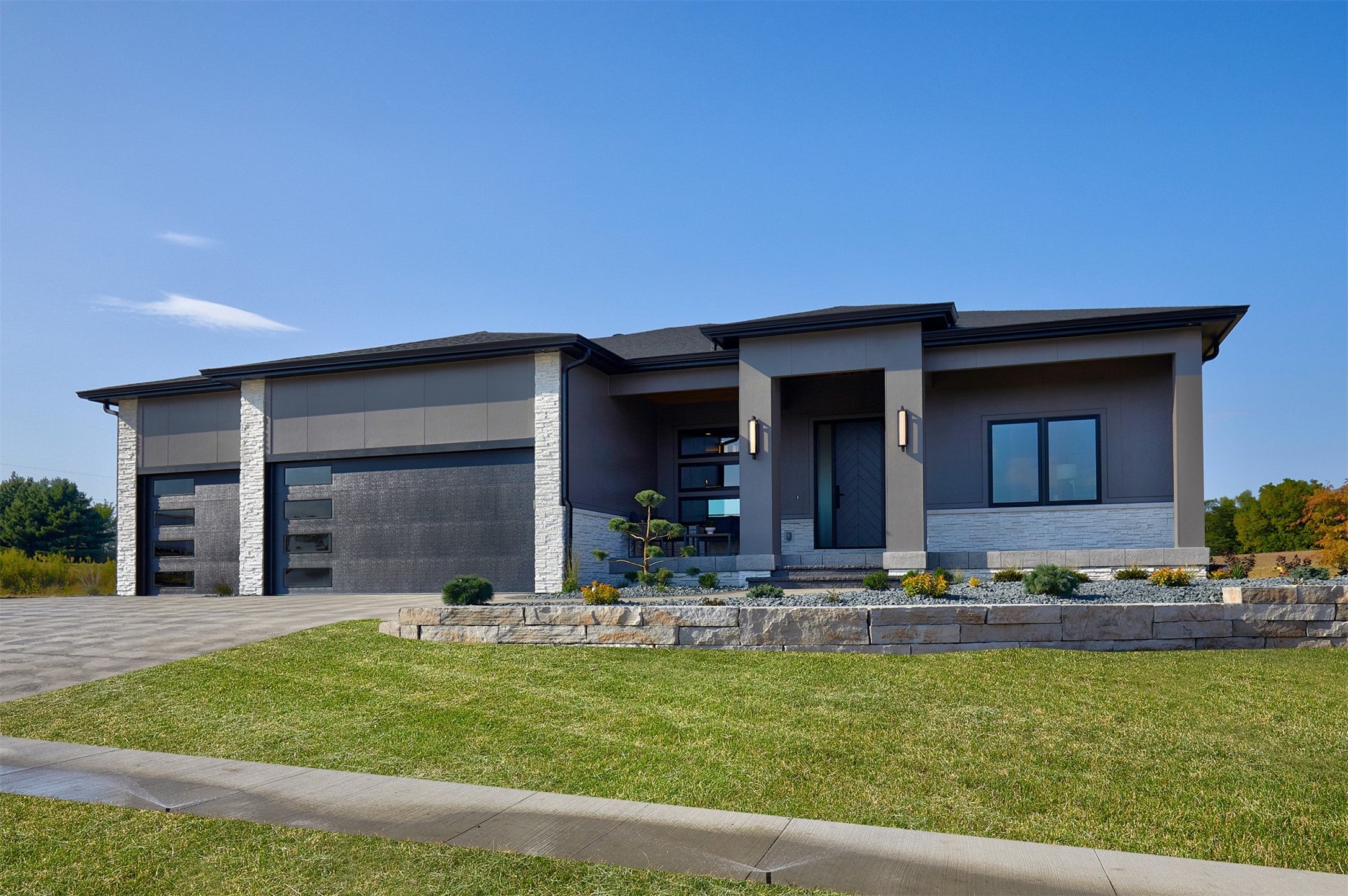 Johnston, Iowa, 50131, United States, 6 Bedrooms Bedrooms, ,3 BathroomsBathrooms,Residential,Active,1943777