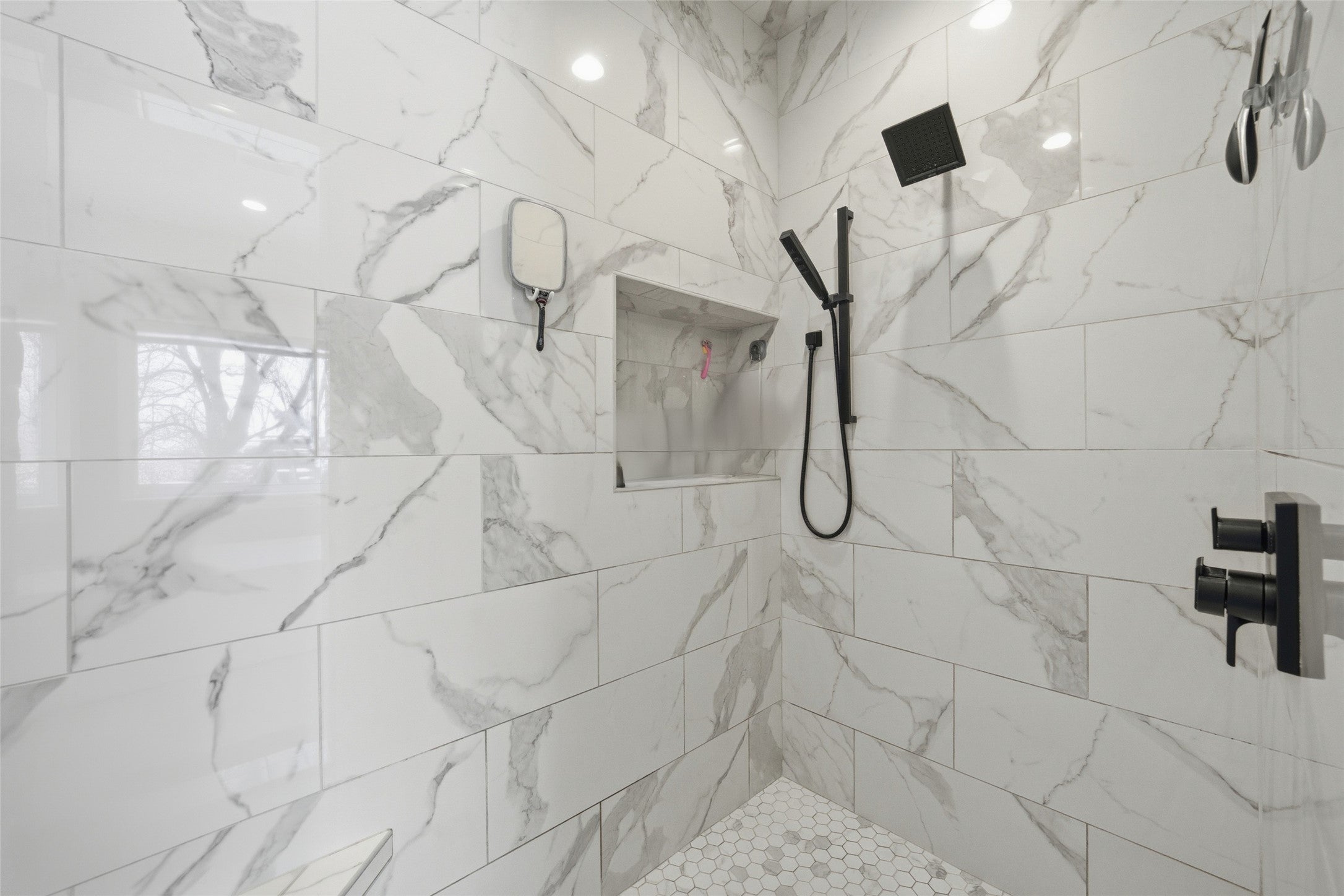 Bondurant, Iowa, 50035, United States, 5 Bedrooms Bedrooms, ,5 BathroomsBathrooms,Residential,Active,2002355