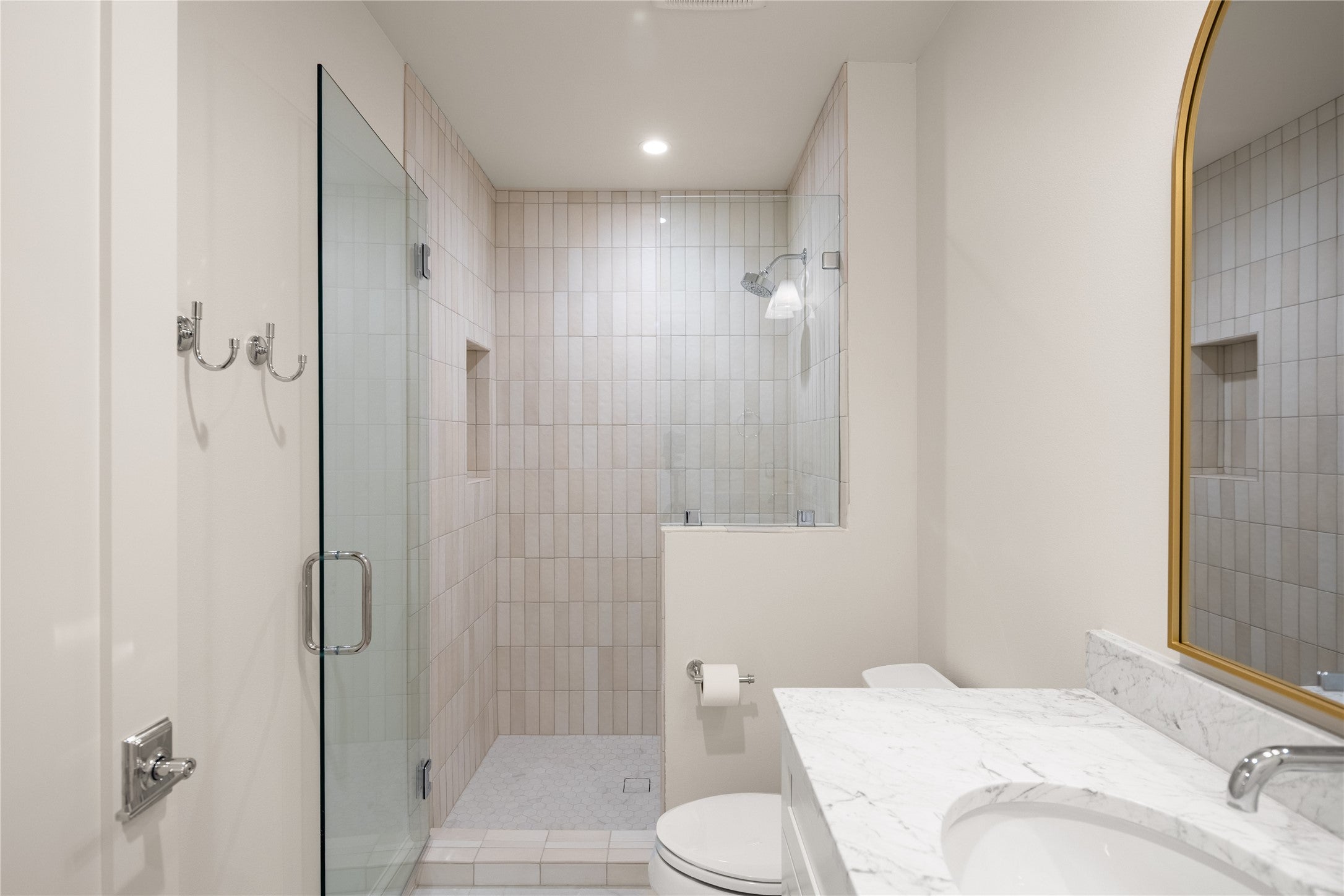 Des Moines, Iowa, 50312, United States, 5 Bedrooms Bedrooms, ,6 BathroomsBathrooms,Residential,Active,1963392