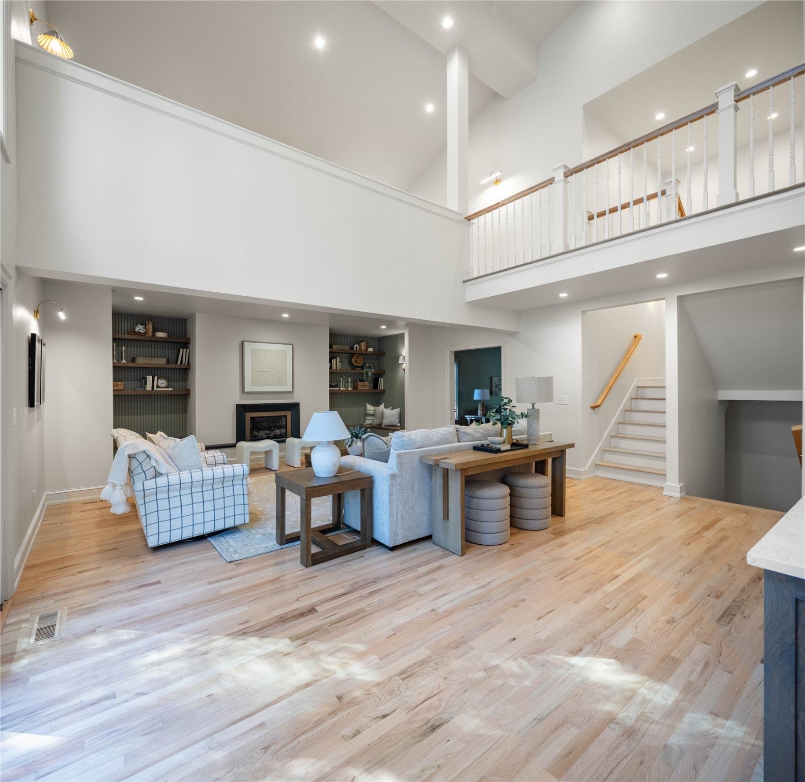 Des Moines, Iowa, 50312, United States, 5 Bedrooms Bedrooms, ,6 BathroomsBathrooms,Residential,Active,1963392