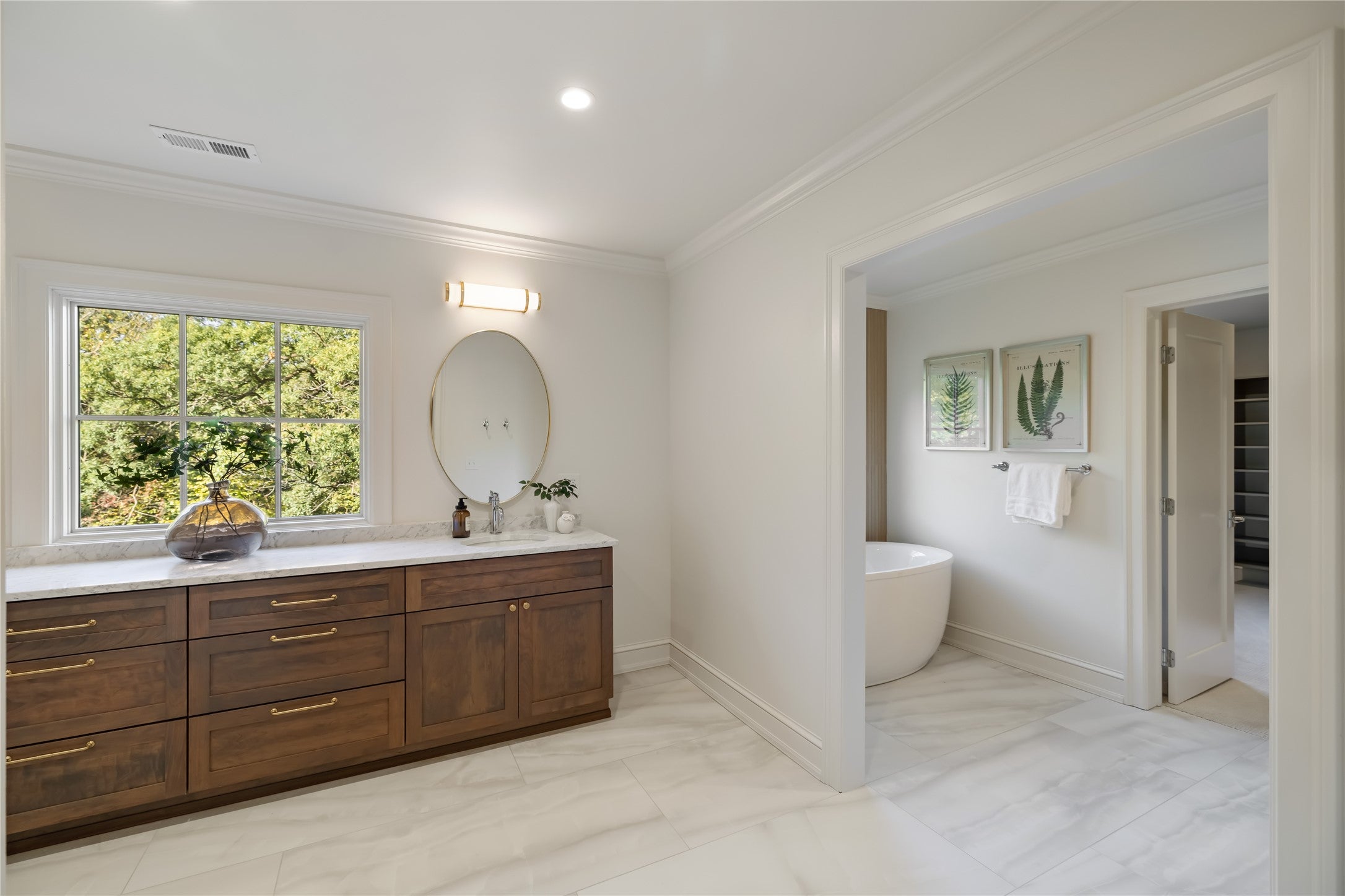 Des Moines, Iowa, 50312, United States, 5 Bedrooms Bedrooms, ,6 BathroomsBathrooms,Residential,Active,1963392