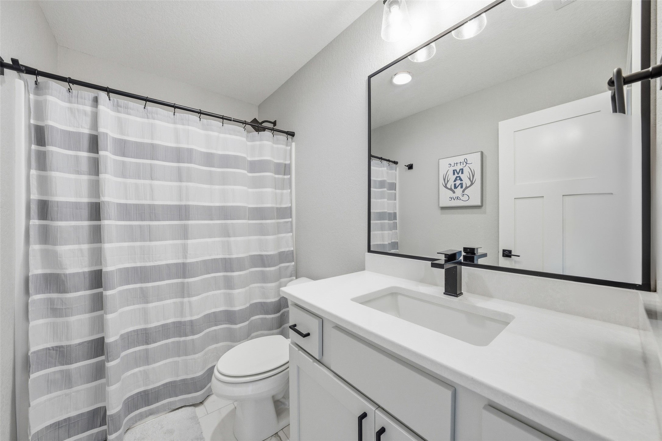 Bondurant, Iowa, 50035, United States, 5 Bedrooms Bedrooms, ,5 BathroomsBathrooms,Residential,Active,2002355