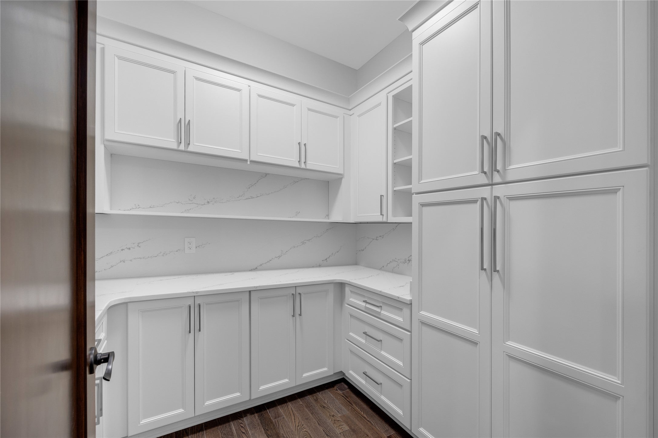 Johnston, Iowa, 50131, United States, 6 Bedrooms Bedrooms, ,8 BathroomsBathrooms,Residential,Active,1945305