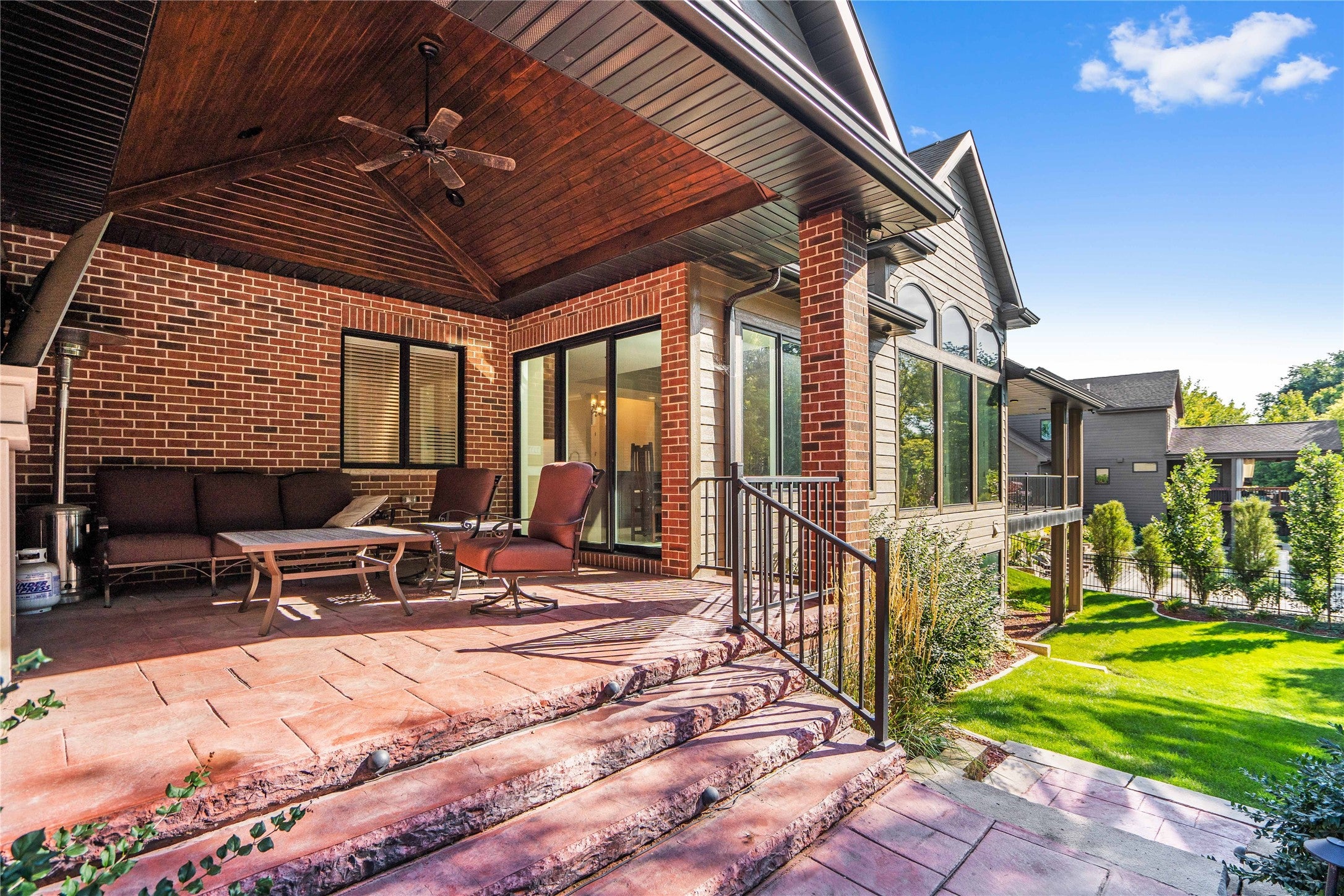 Urbandale, Iowa, 50323, United States, 2 Bedrooms Bedrooms, ,3 BathroomsBathrooms,Residential,Active,1973363