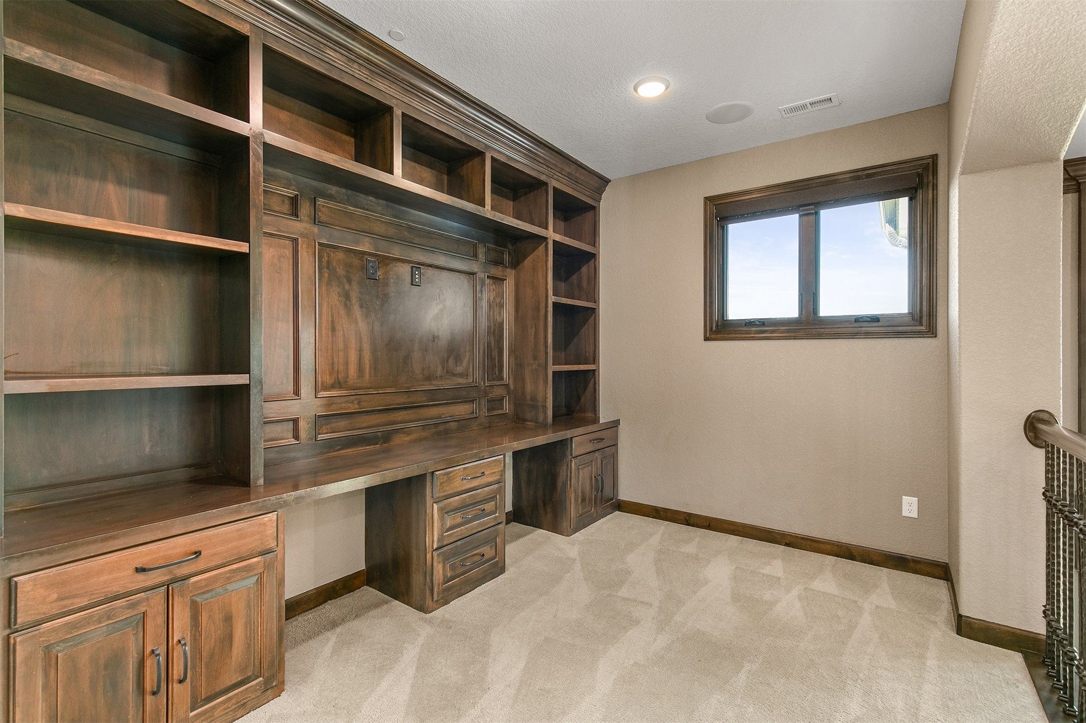 West Des Moines, Iowa, 50266, United States, 6 Bedrooms Bedrooms, ,5 BathroomsBathrooms,Residential,Active,1971022