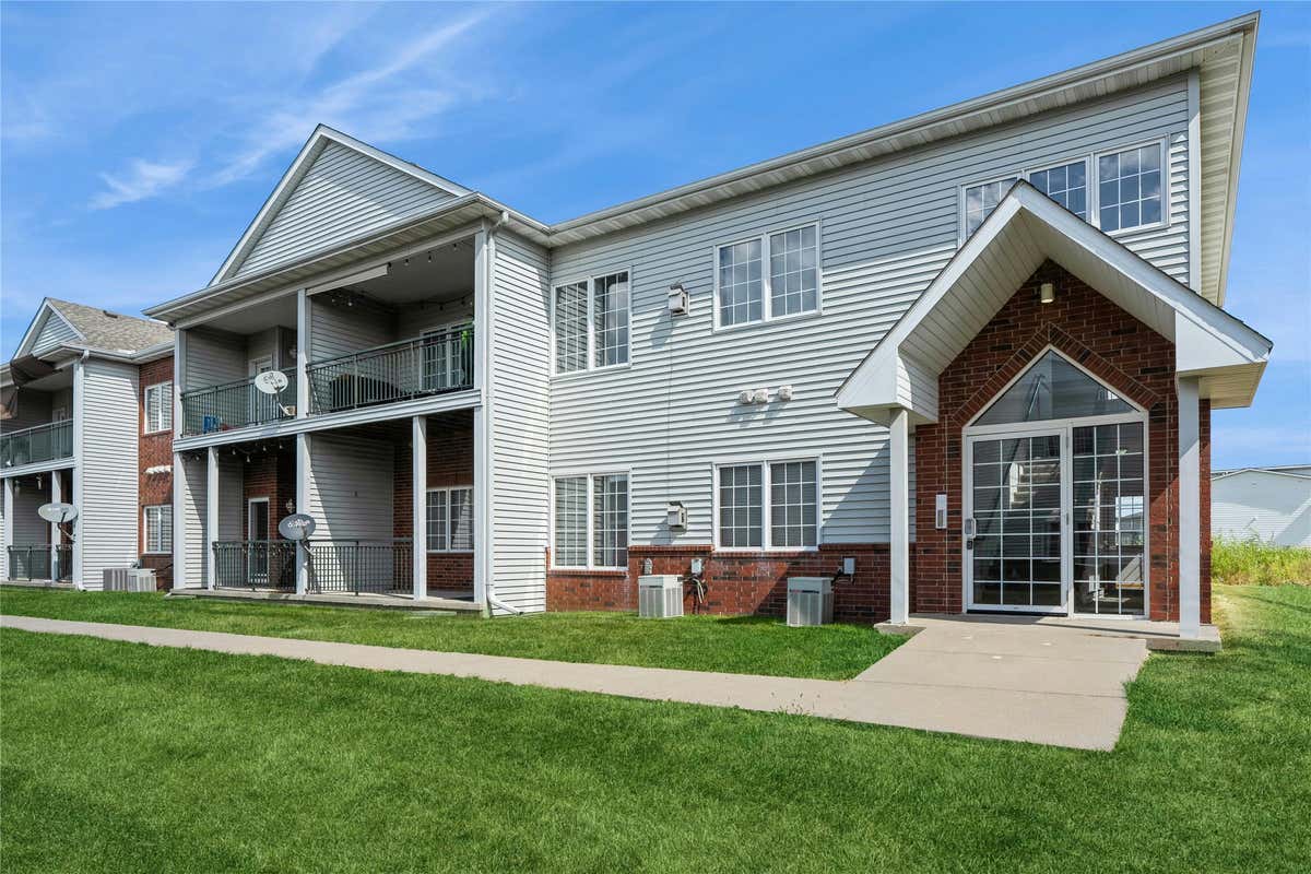 1345 SE FLORENCE DR APT 405, WAUKEE, IA 50263, photo 1 of 16