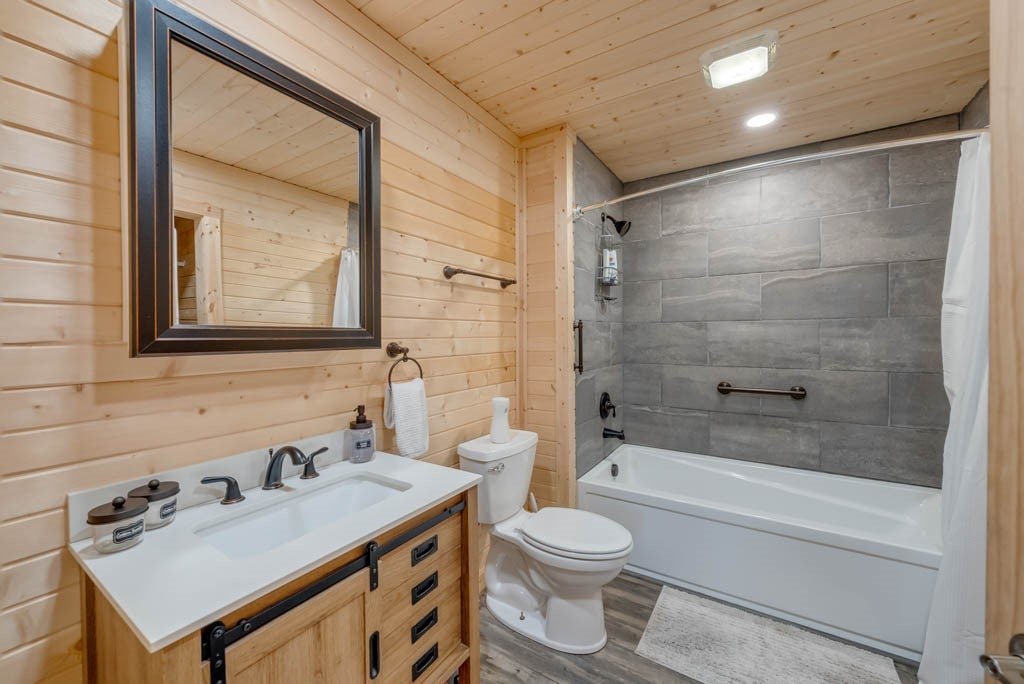 Bondurant, Iowa, 50035, United States, 5 Bedrooms Bedrooms, ,4 BathroomsBathrooms,Residential,Active,1961950