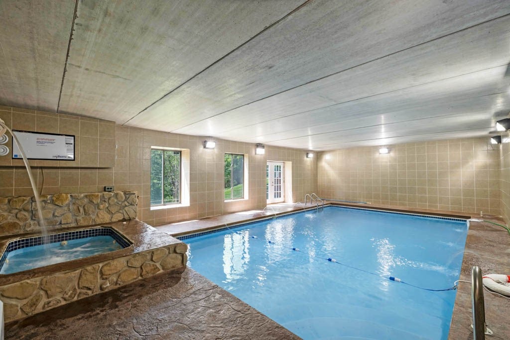 Ames, Iowa, 50014, United States, 6 Bedrooms Bedrooms, ,6 BathroomsBathrooms,Residential,Active,2014935