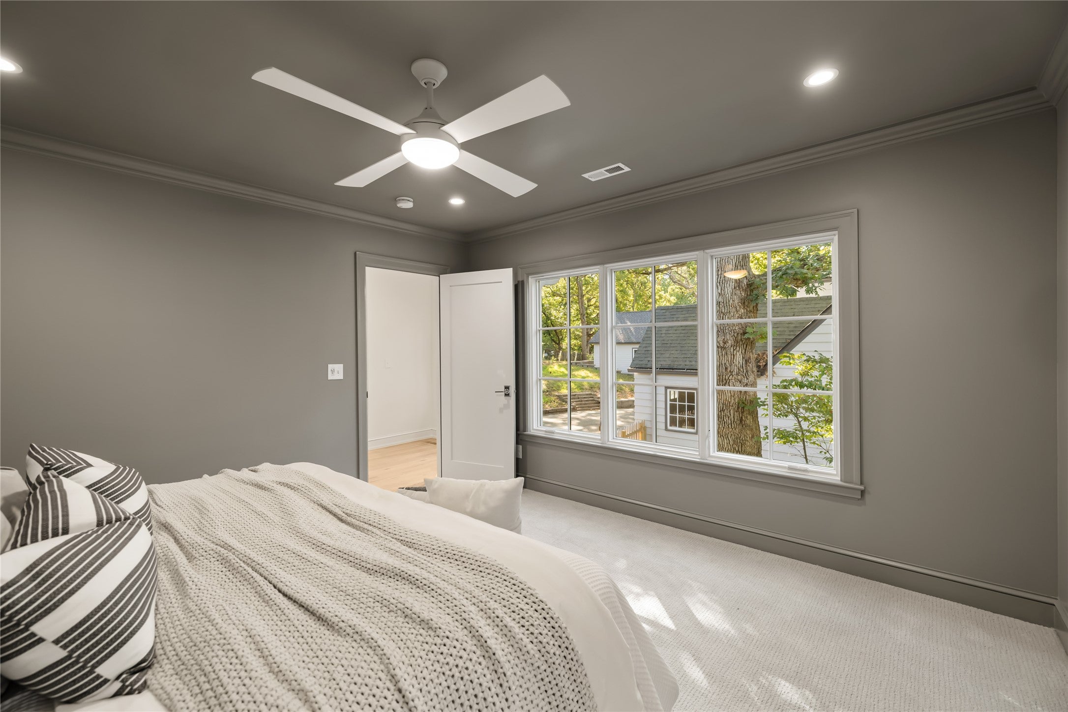 Des Moines, Iowa, 50312, United States, 5 Bedrooms Bedrooms, ,6 BathroomsBathrooms,Residential,Active,1963392