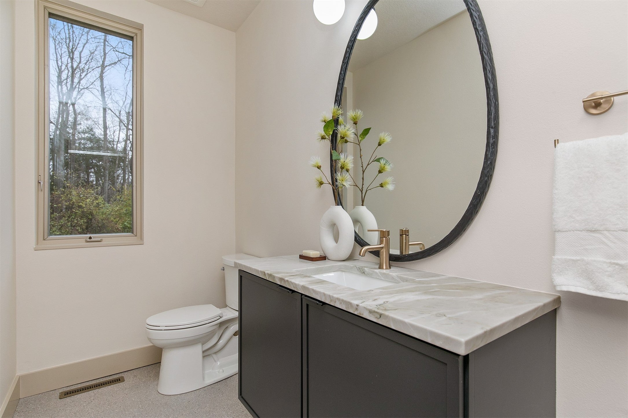 Ankeny, Iowa, 50023, United States, 5 Bedrooms Bedrooms, ,4 BathroomsBathrooms,Residential,Active,1998590