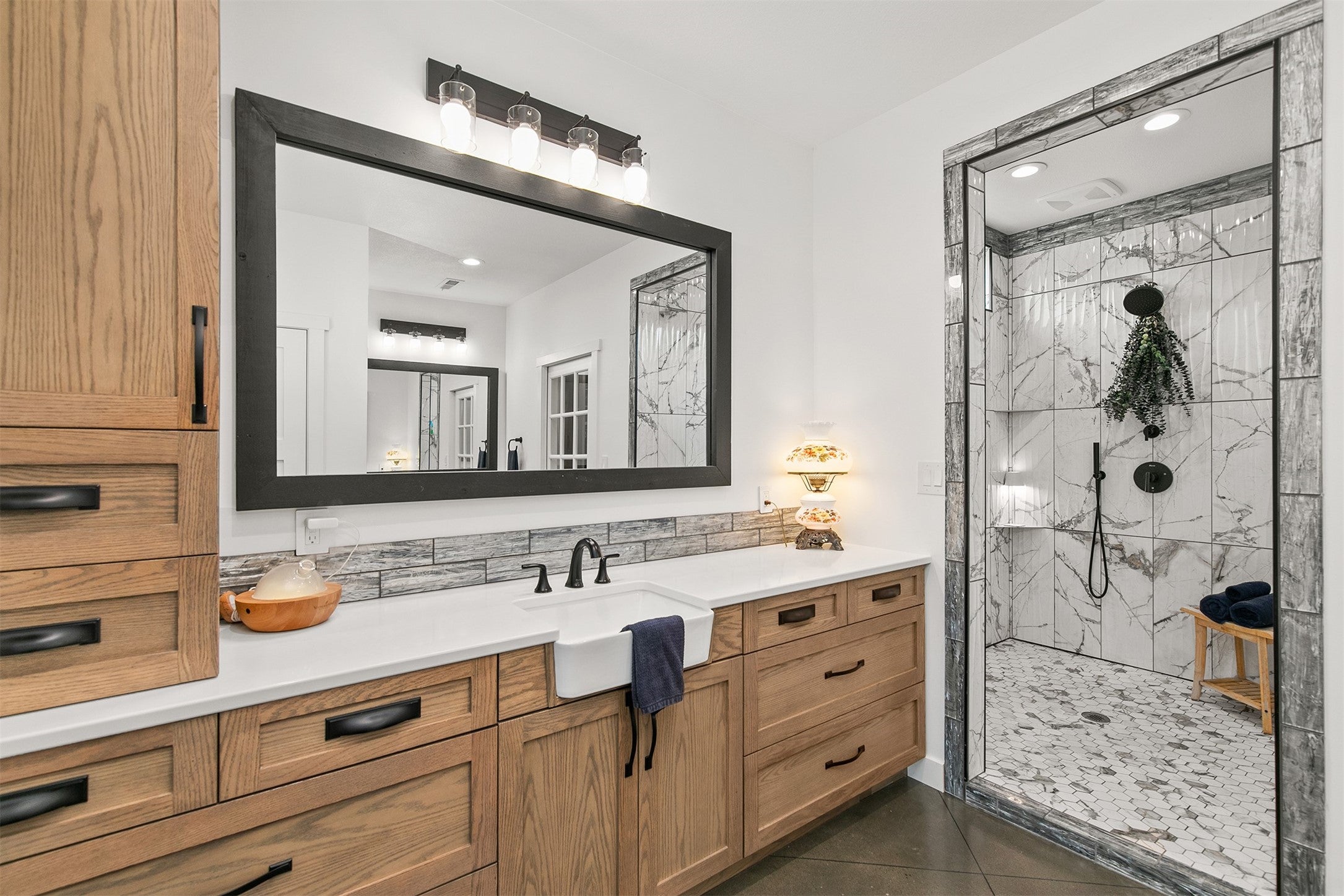 Winterset, Iowa, 50273, United States, 5 Bedrooms Bedrooms, ,5 BathroomsBathrooms,Residential,Active,1952277