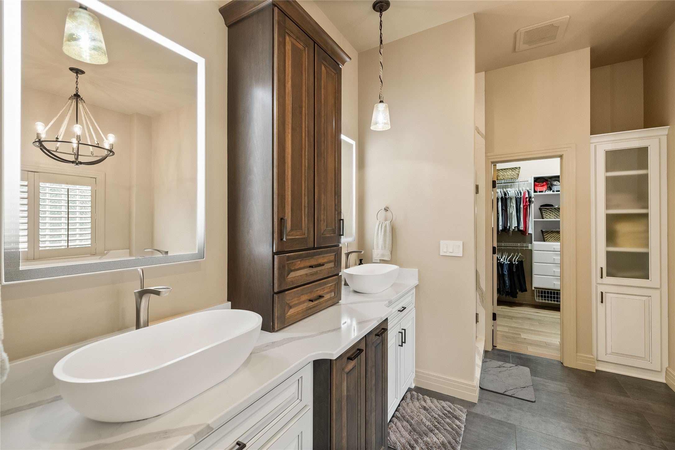 Ankeny, Iowa, 50021, United States, 5 Bedrooms Bedrooms, ,6 BathroomsBathrooms,Residential,Active,1839440