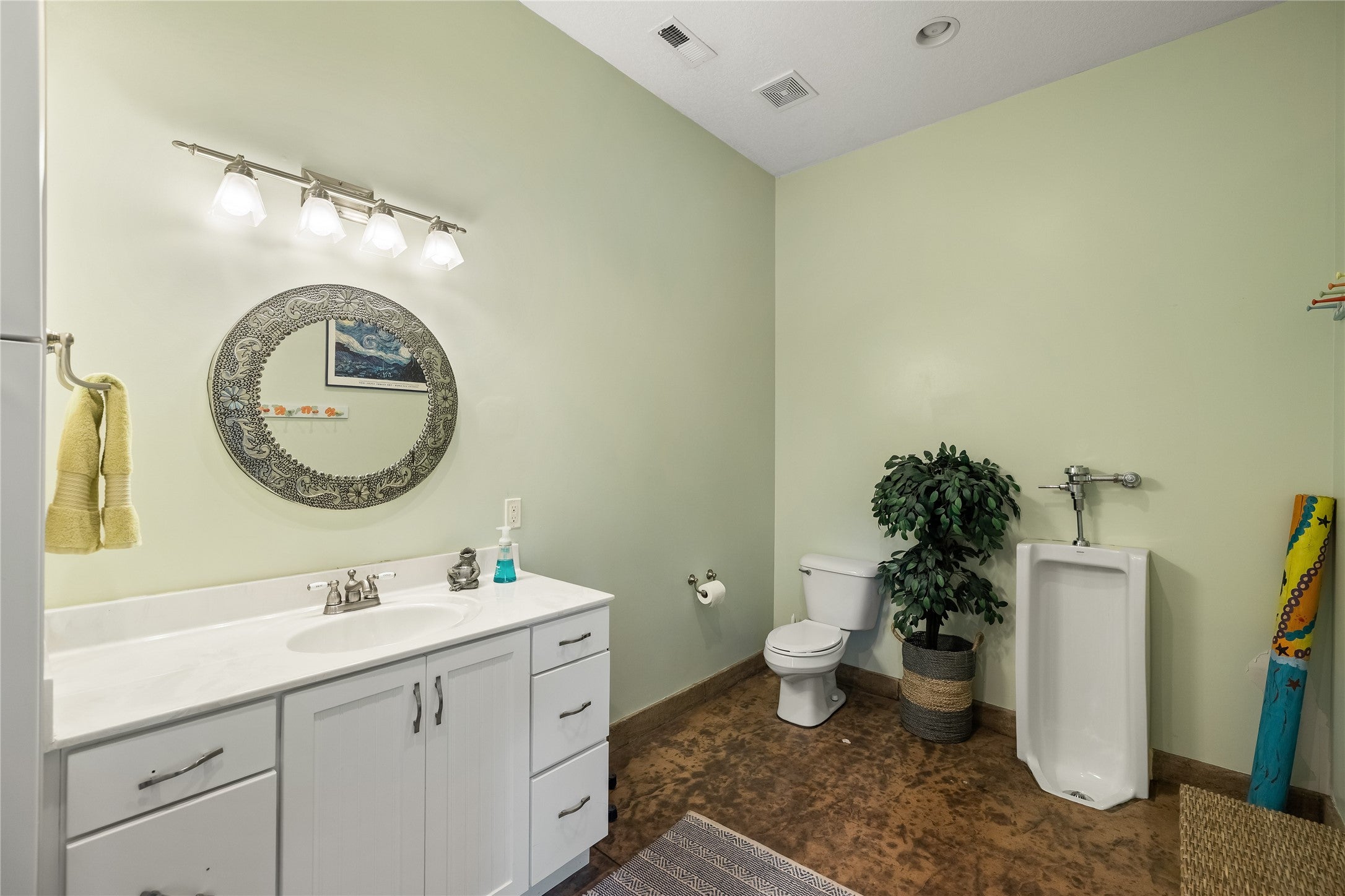Ankeny, Iowa, 50021, United States, 5 Bedrooms Bedrooms, ,6 BathroomsBathrooms,Residential,Active,1839440