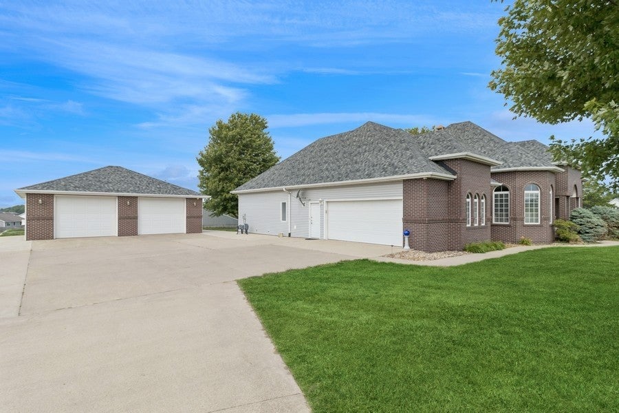 Granger, Iowa, 50109, United States, 3 Bedrooms Bedrooms, ,3 BathroomsBathrooms,Residential,Active,1968368