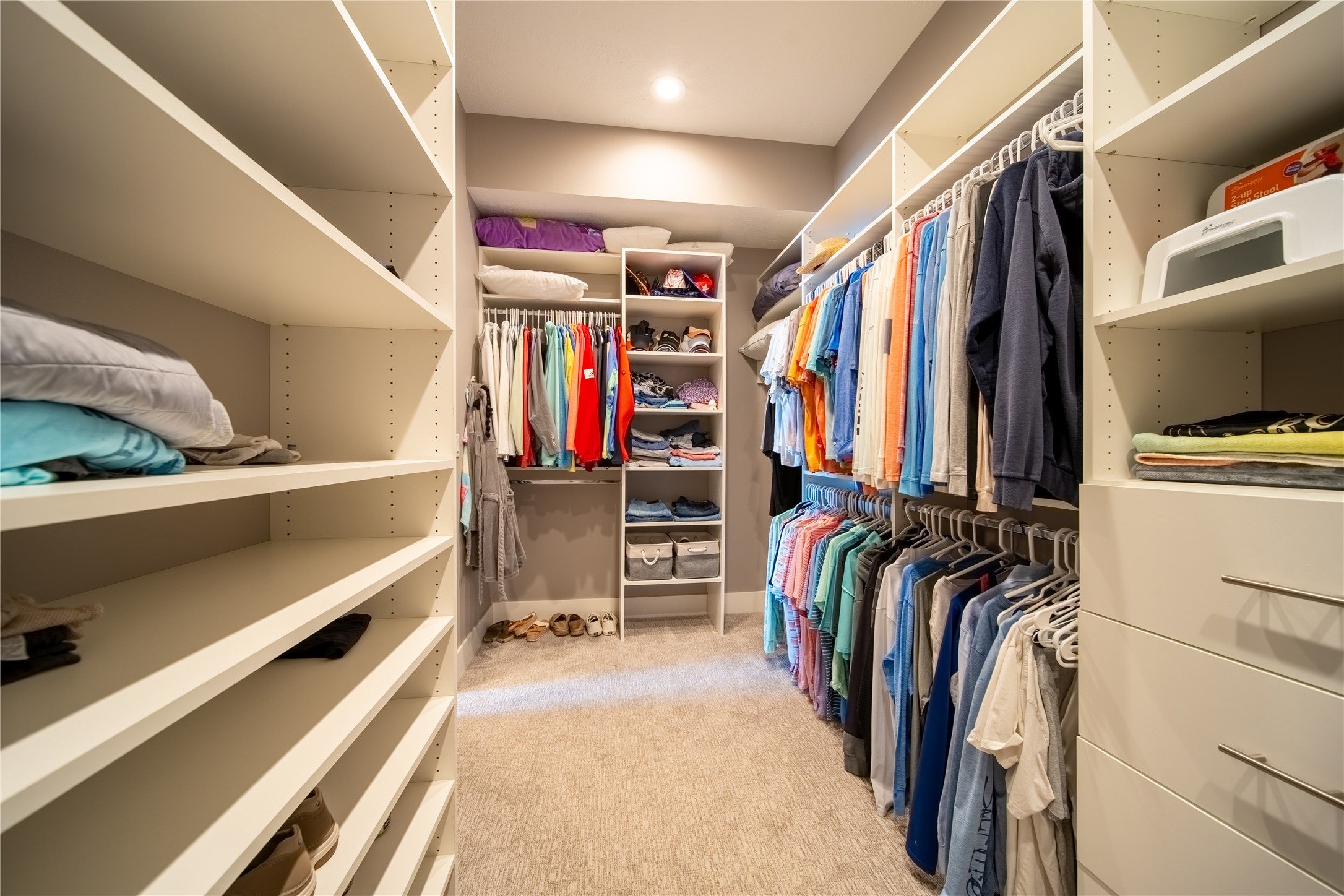 Spirit Lake, Iowa, 51360, United States, 7 Bedrooms Bedrooms, ,6 BathroomsBathrooms,Residential,Active,2007135