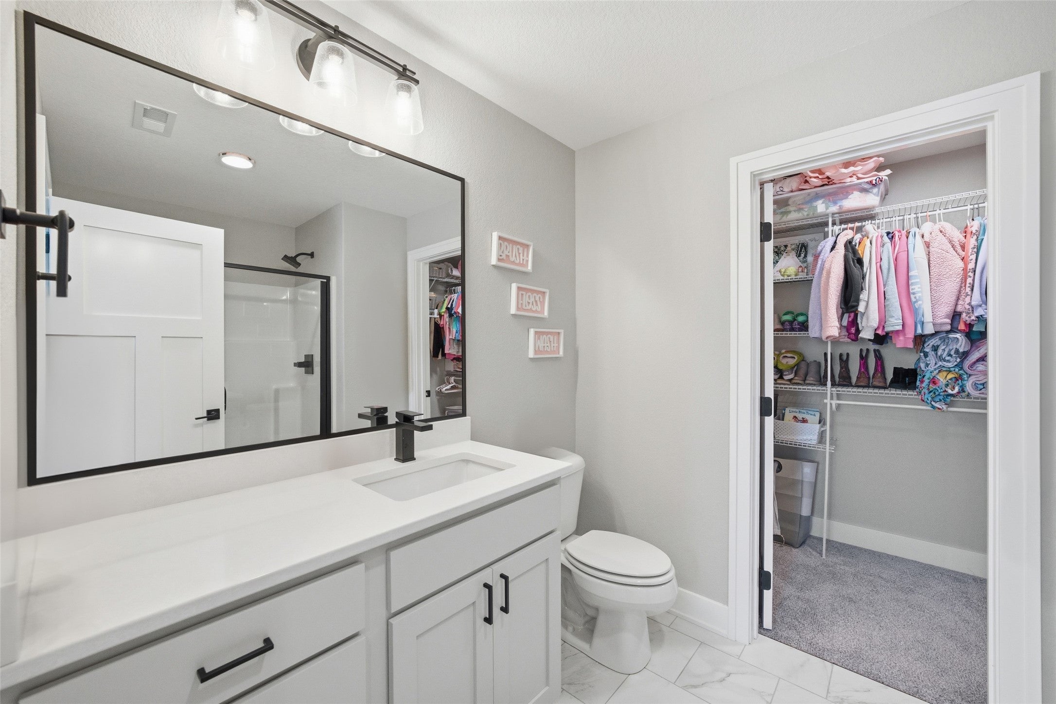 Bondurant, Iowa, 50035, United States, 5 Bedrooms Bedrooms, ,5 BathroomsBathrooms,Residential,Active,2002355