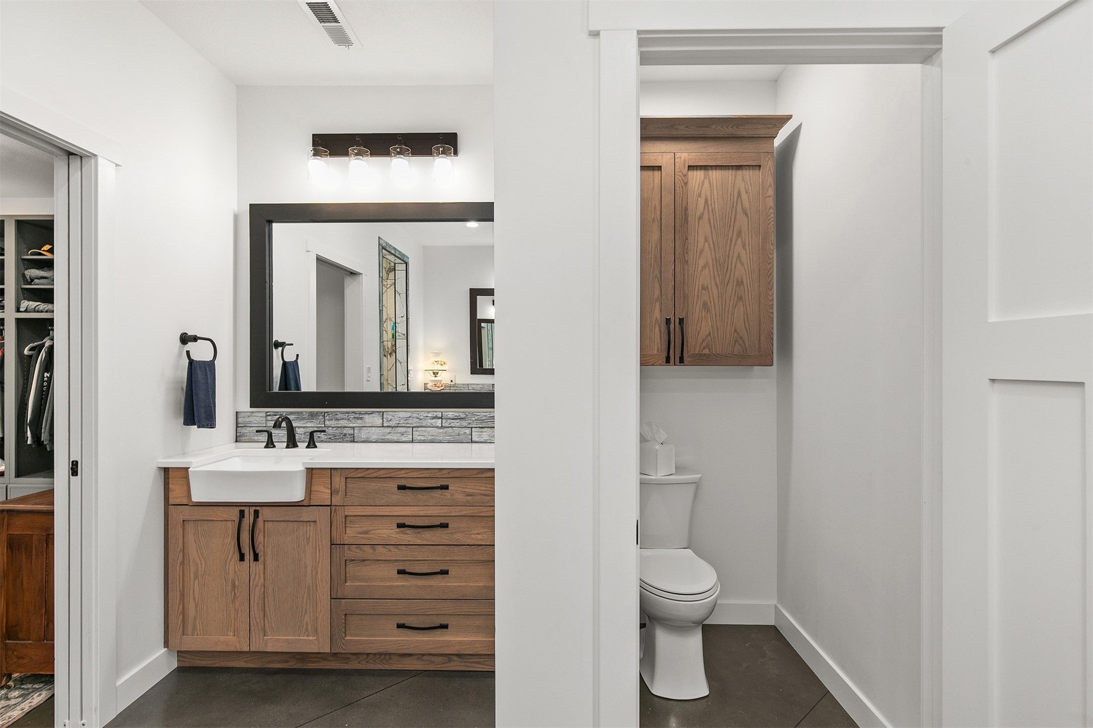 Winterset, Iowa, 50273, United States, 5 Bedrooms Bedrooms, ,5 BathroomsBathrooms,Residential,Active,1952277