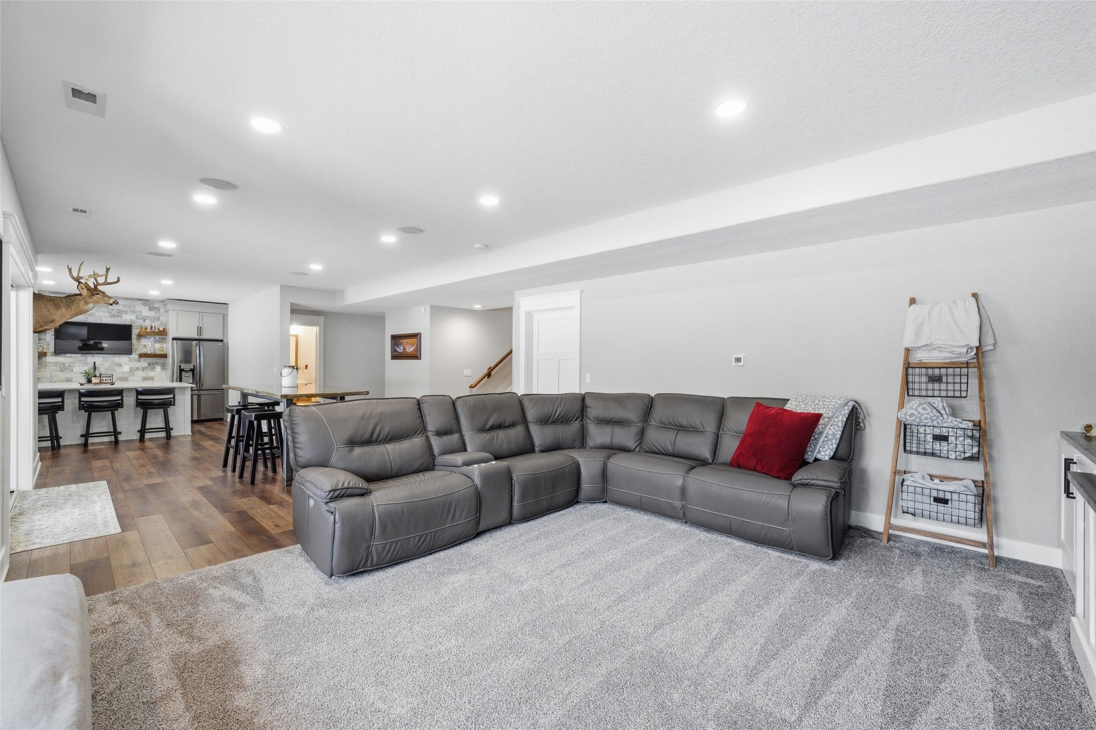 Bondurant, Iowa, 50035, United States, 5 Bedrooms Bedrooms, ,5 BathroomsBathrooms,Residential,Active,2002355