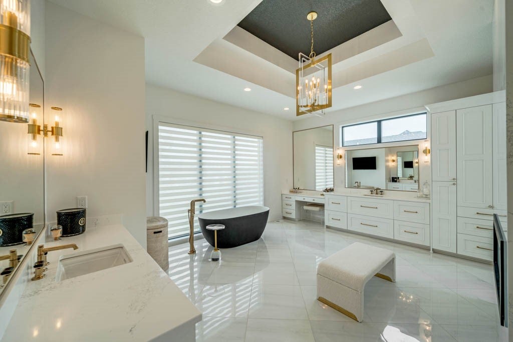 Clive, Iowa, 50325, United States, 5 Bedrooms Bedrooms, ,6 BathroomsBathrooms,Residential,Active,1909646