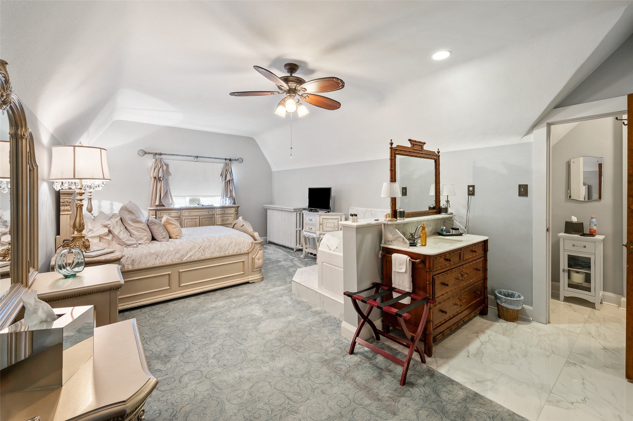 Des Moines, Iowa, 50312, United States, 7 Bedrooms Bedrooms, ,9 BathroomsBathrooms,Residential,Active,2014607