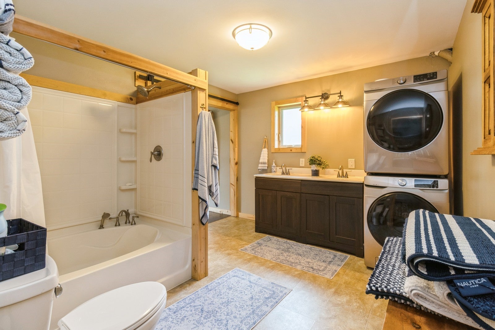 Montezuma, Iowa, 50171, United States, 8 Bedrooms Bedrooms, ,5 BathroomsBathrooms,Residential,Active,1829914