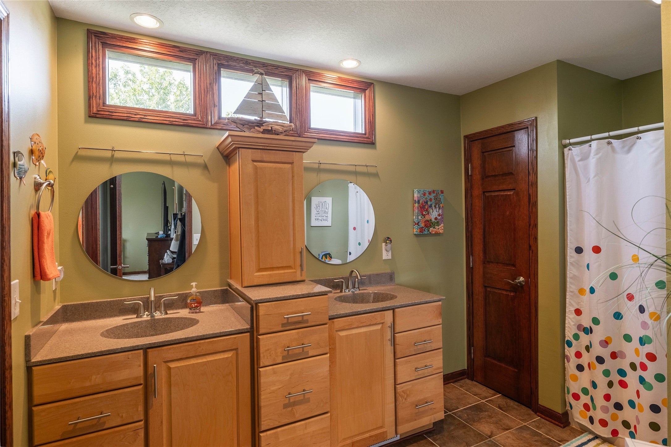 Madrid, Iowa, 50156, United States, 5 Bedrooms Bedrooms, ,6 BathroomsBathrooms,Residential,Active,1904744