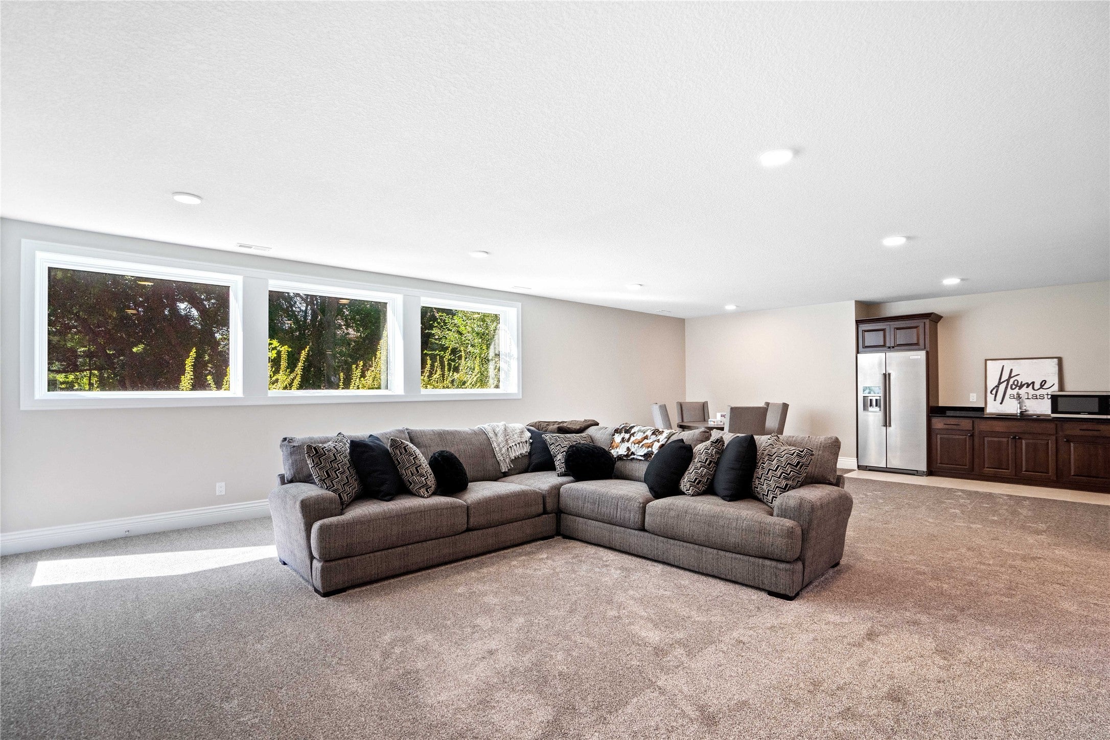 Urbandale, Iowa, 50323, United States, 2 Bedrooms Bedrooms, ,3 BathroomsBathrooms,Residential,Active,1927668