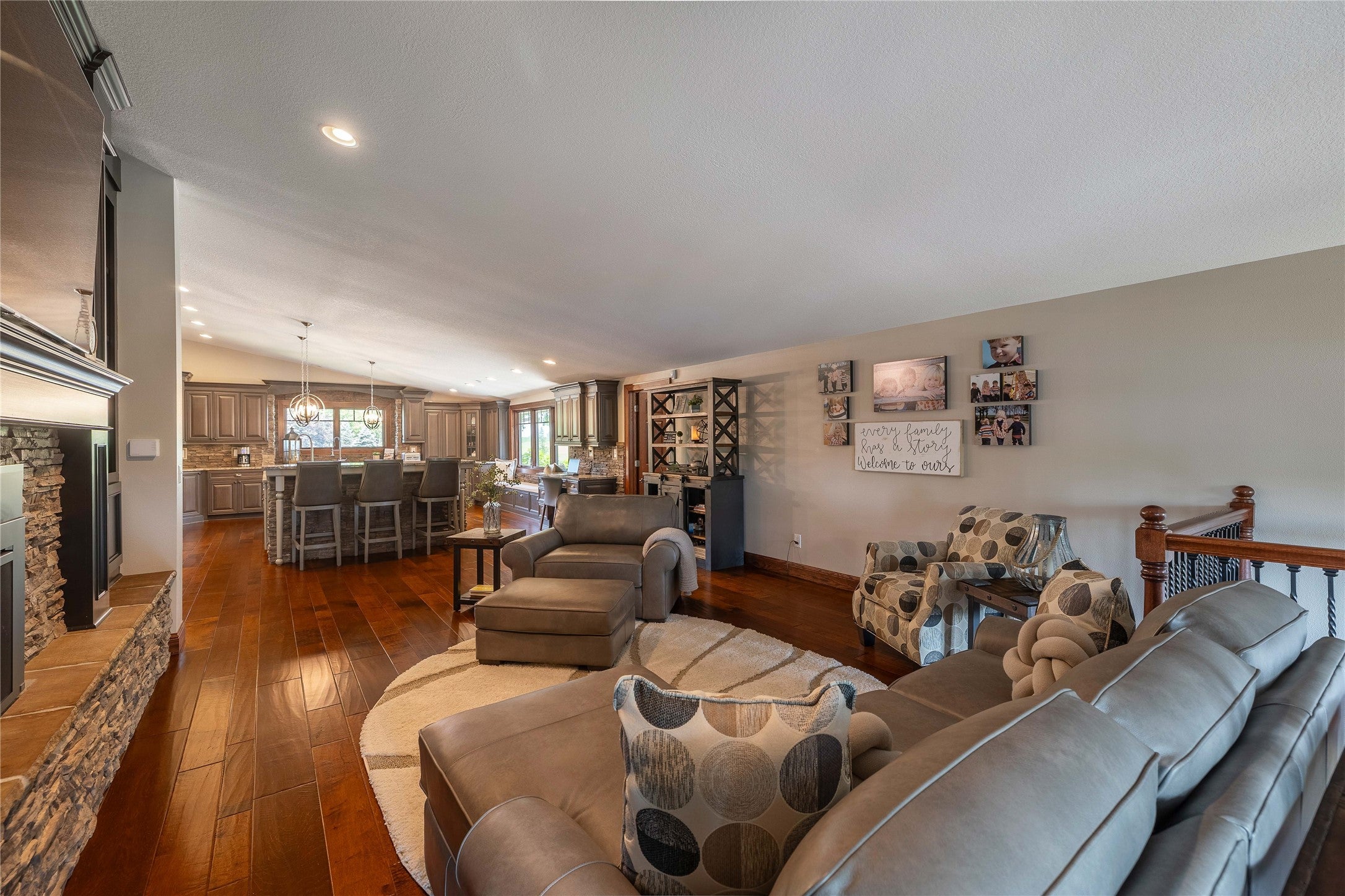 Madrid, Iowa, 50156, United States, 5 Bedrooms Bedrooms, ,6 BathroomsBathrooms,Residential,Active,1904744