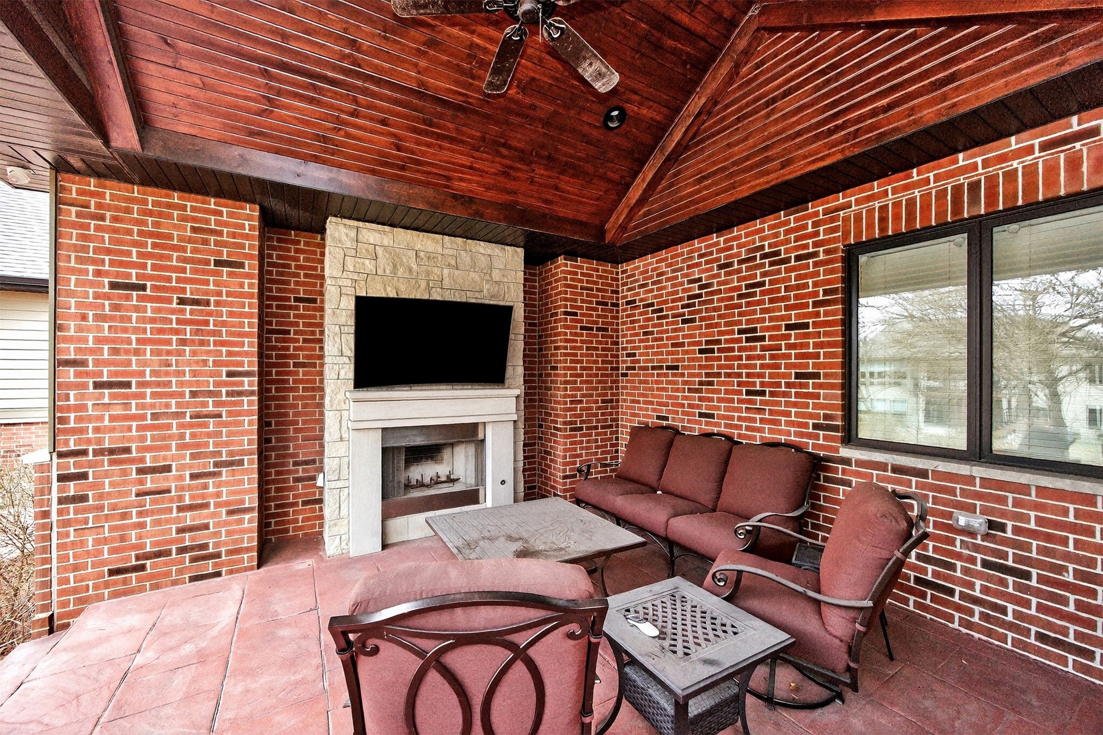 Urbandale, Iowa, 50323, United States, 5 Bedrooms Bedrooms, ,6 BathroomsBathrooms,Residential,Active,2030589