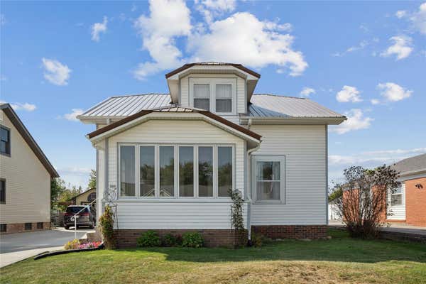 909 WASHINGTON ST, PELLA, IA 50219 - Image 1