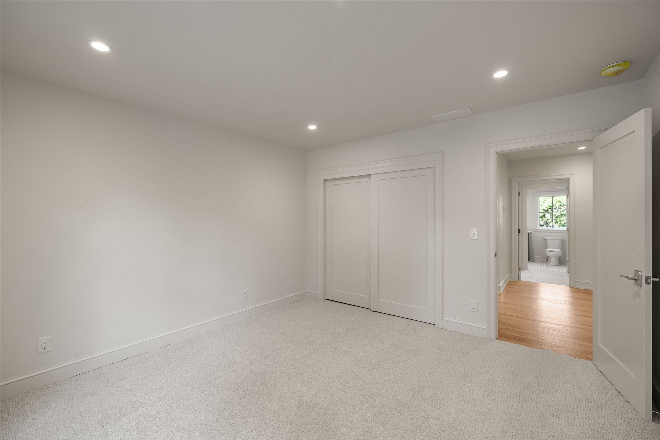 Des Moines, Iowa, 50312, United States, 5 Bedrooms Bedrooms, ,6 BathroomsBathrooms,Residential,Active,1963392