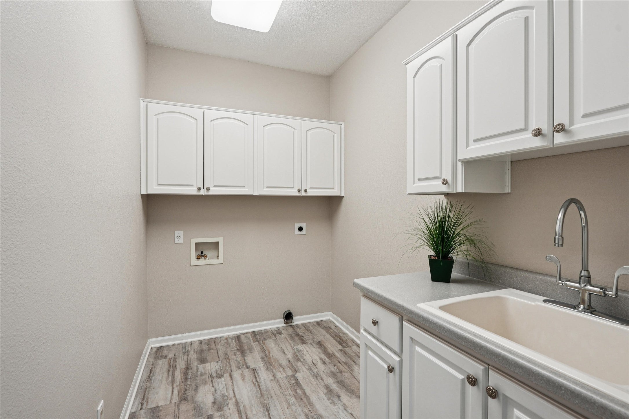 Granger, Iowa, 50109, United States, 3 Bedrooms Bedrooms, ,3 BathroomsBathrooms,Residential,Active,1968368